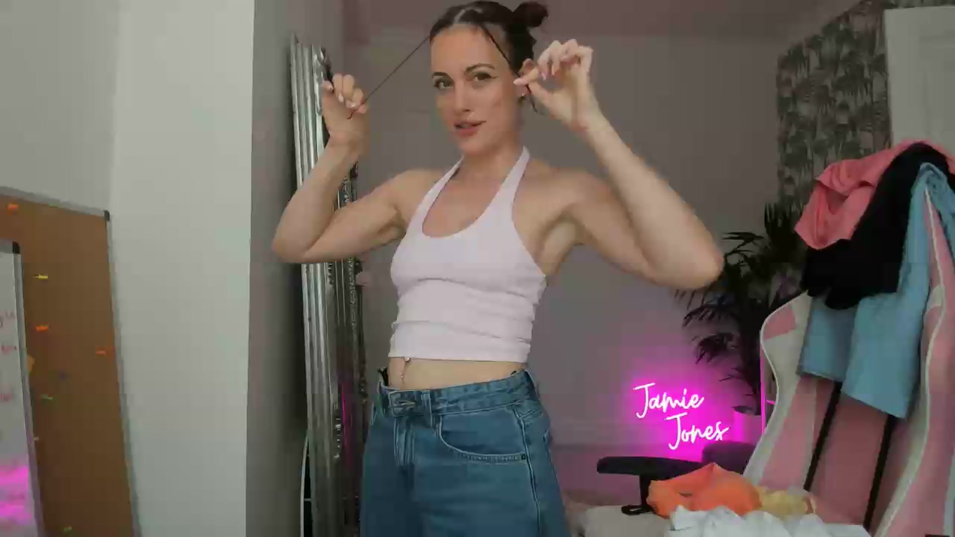 Gallery image thumbnail from jamiejones's myfreecams stream on, 06/14/2026, 16:59 image 16 of 20