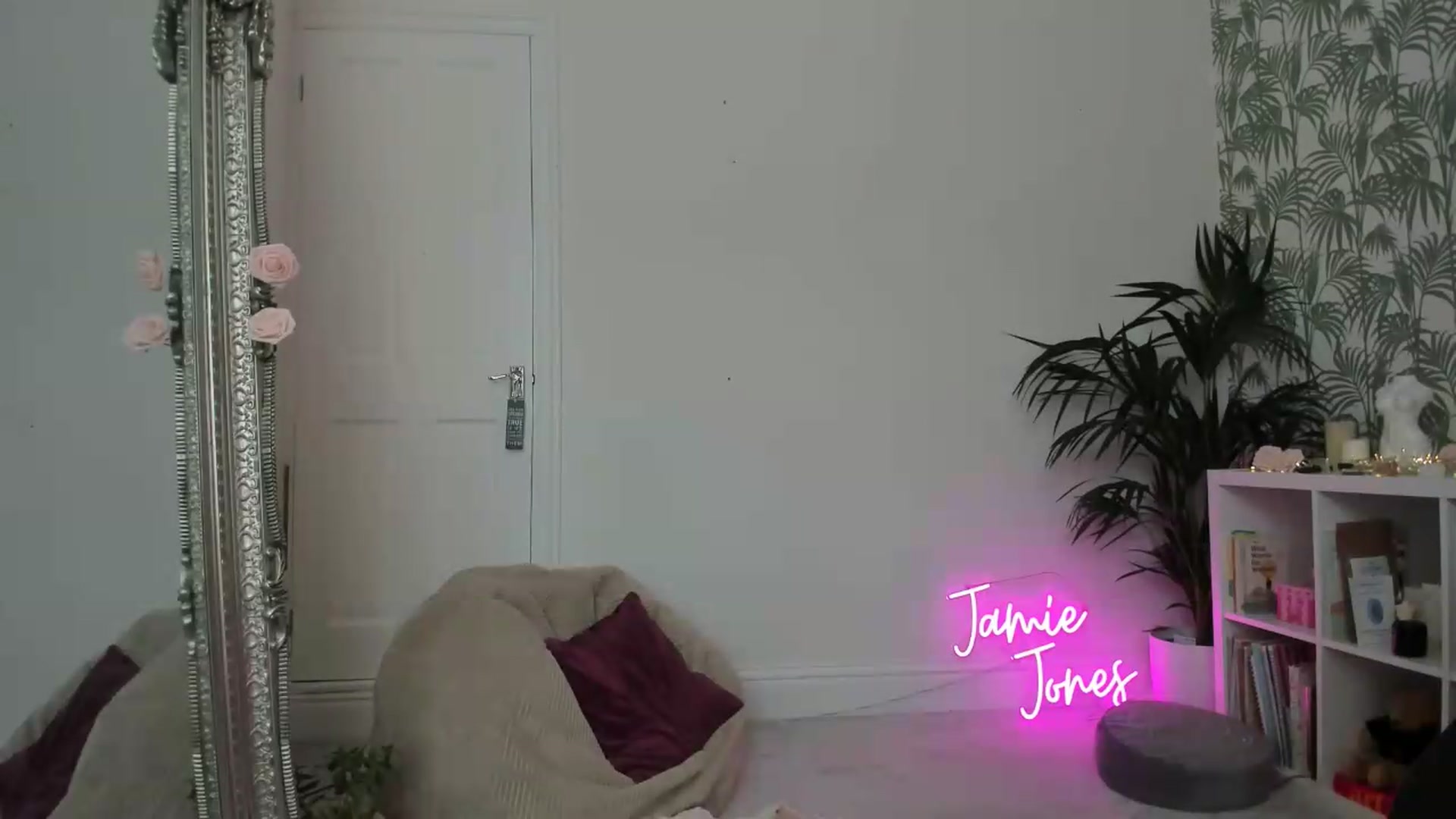 Gallery image thumbnail from jamiejones's myfreecams stream on, 06/14/2026, 16:59 image 13 of 20