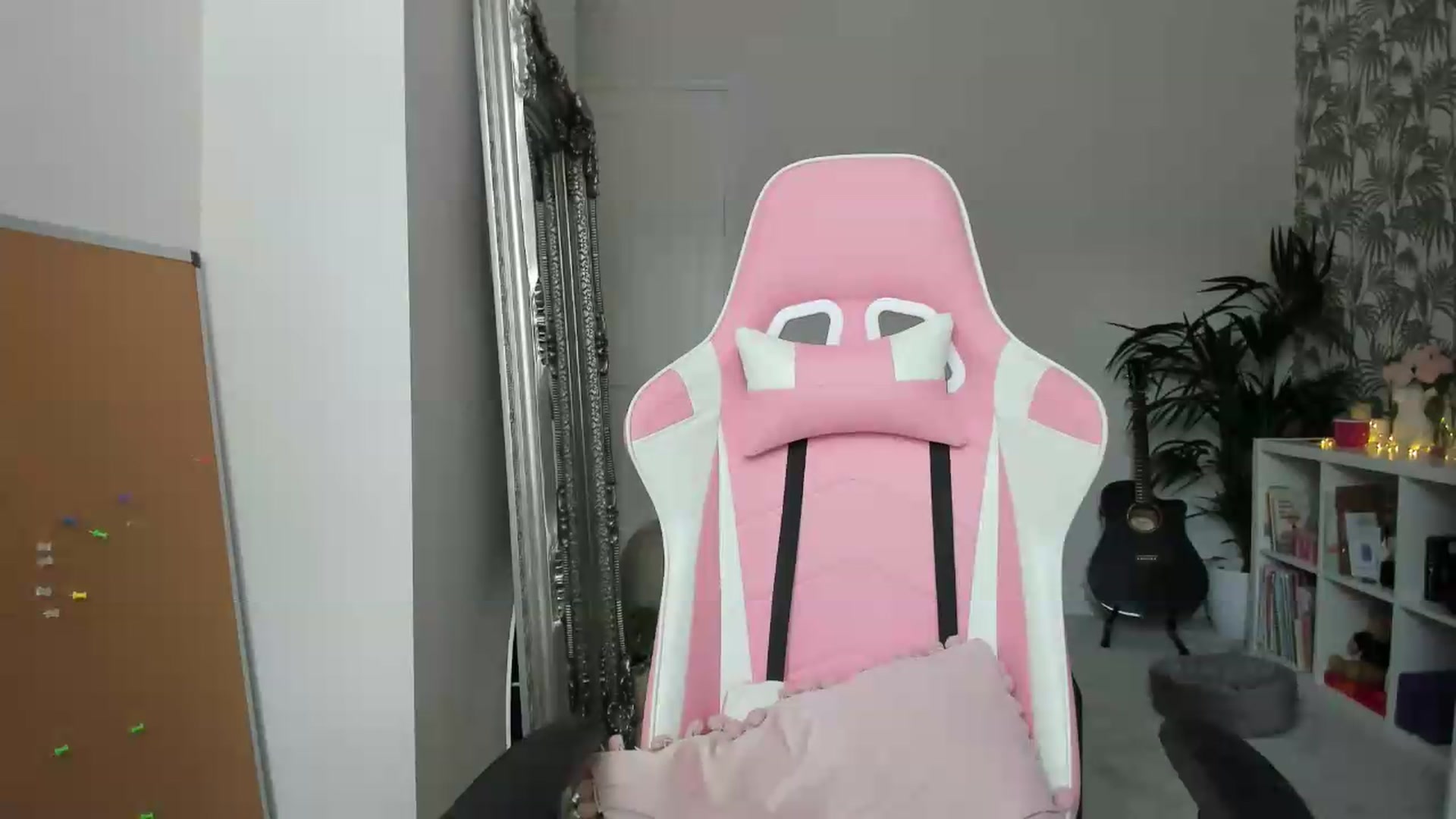 Gallery image thumbnail from jamiejones's myfreecams stream on, 06/20/2026, 13:13 image 15 of 20