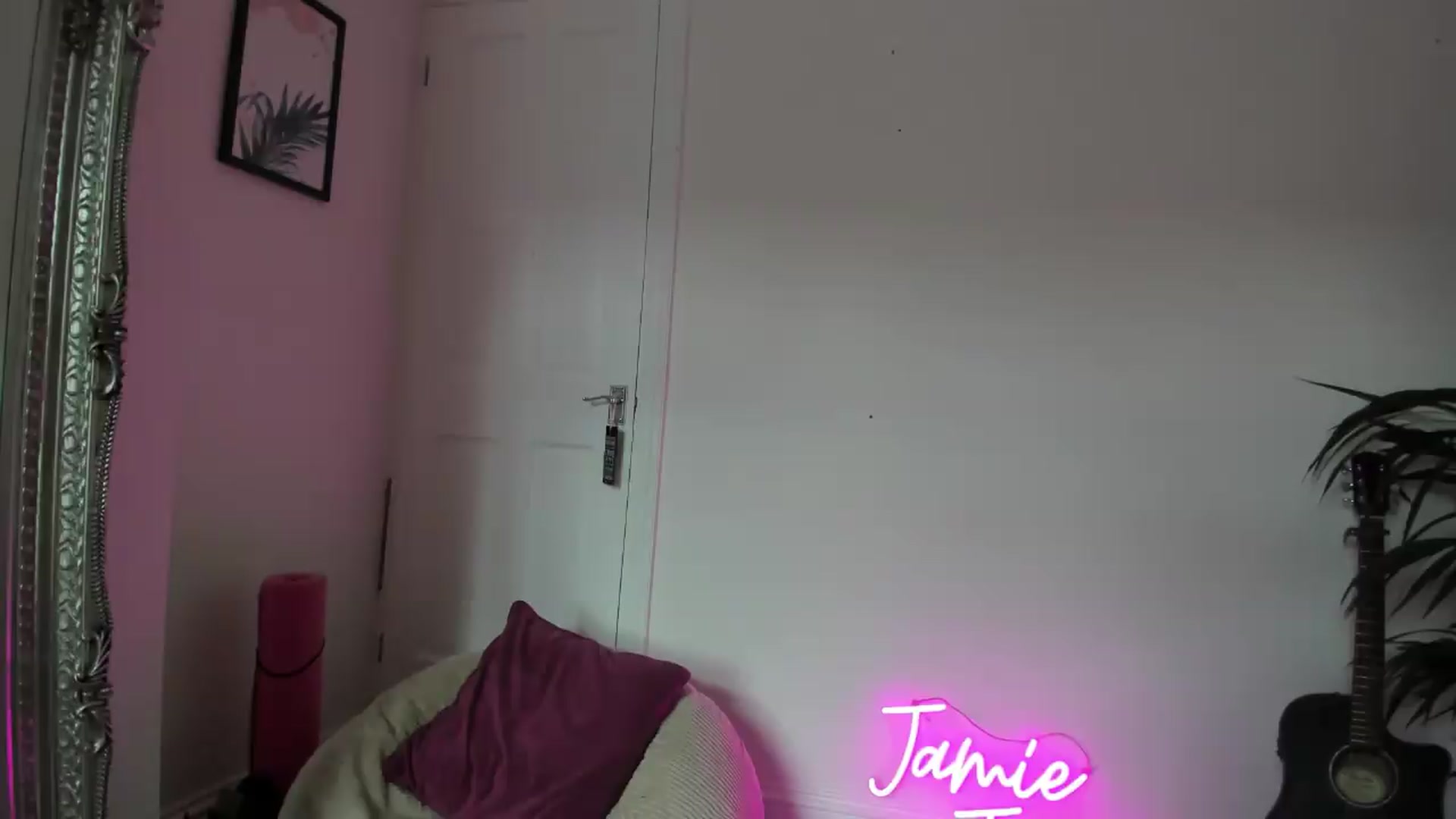 Gallery image thumbnail from jamiejones's myfreecams stream on, 06/27/2026, 14:49 image 16 of 20