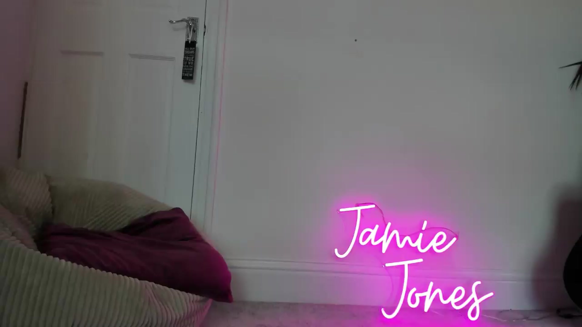 Gallery image thumbnail from jamiejones's myfreecams stream on, 08/01/2026, 16:58 image 15 of 20