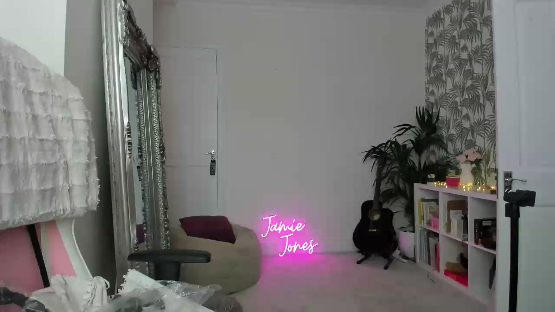 Gallery image thumbnail from jamiejones's myfreecams stream on, 08/08/2026, 16:23 image 2 of 20