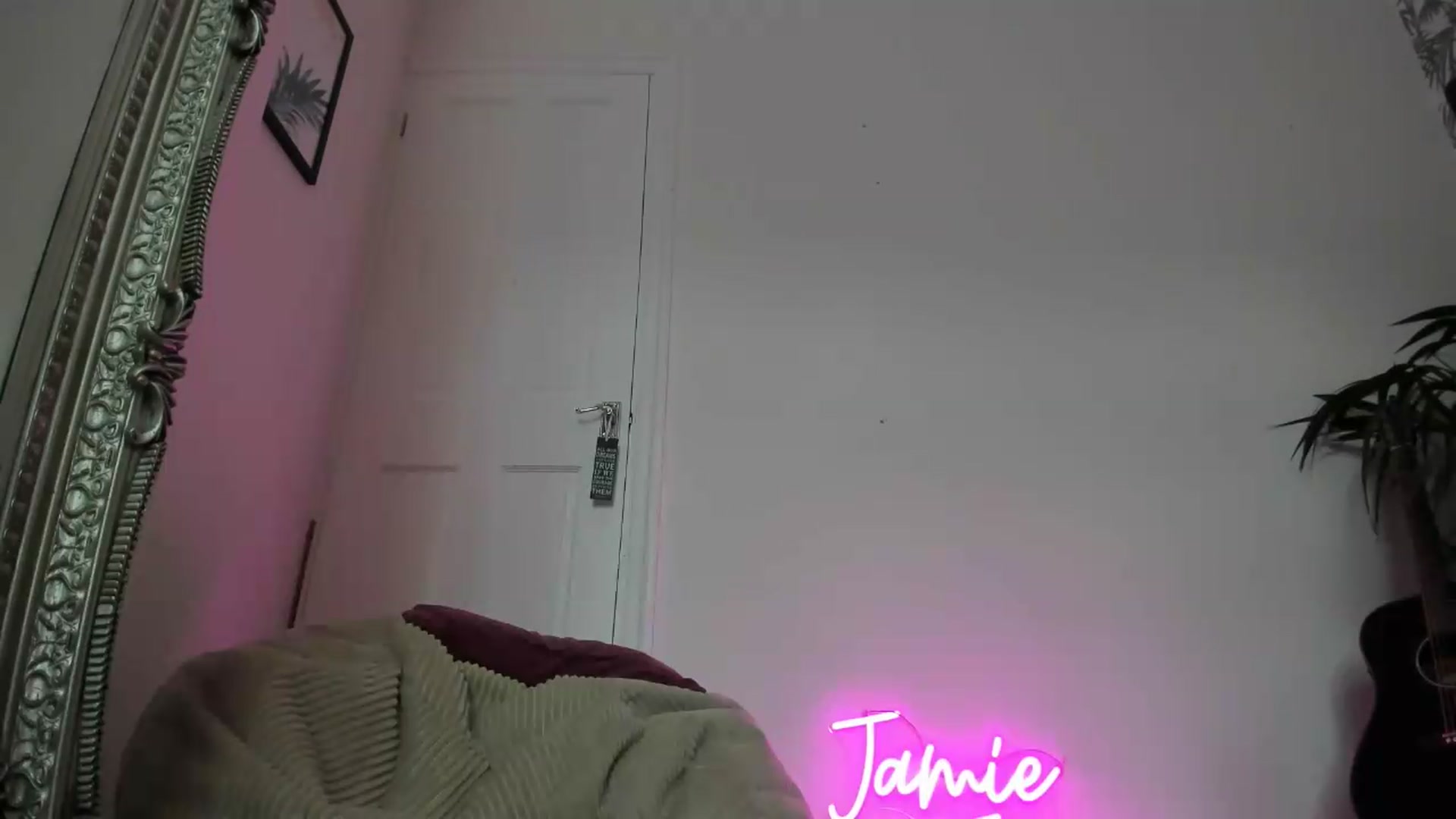 Gallery image thumbnail from jamiejones's myfreecams stream on, 08/08/2026, 16:23 image 18 of 20