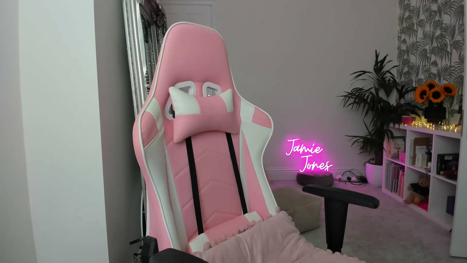 Gallery image thumbnail from jamiejones's myfreecams stream on, 08/23/2026, 12:14 image 20 of 20