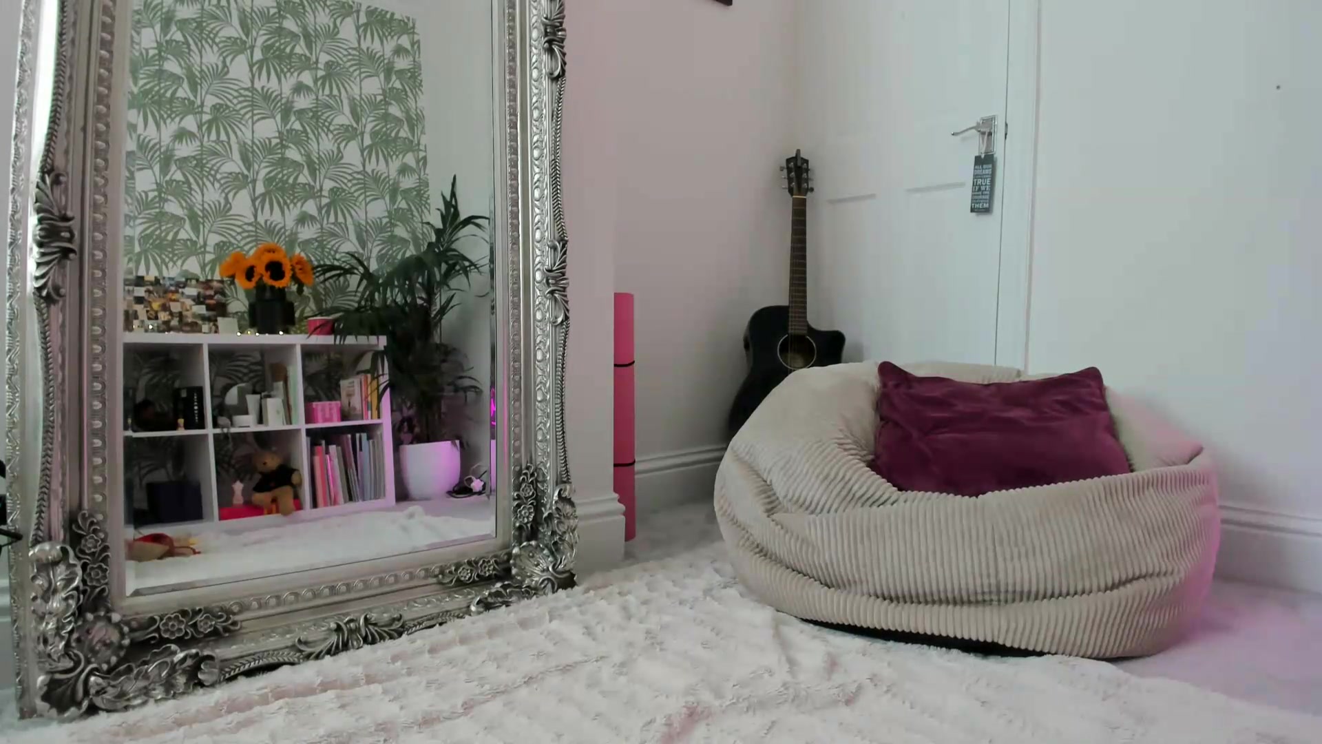 Gallery image thumbnail from jamiejones's myfreecams stream on, 08/23/2026, 14:47 image 8 of 20