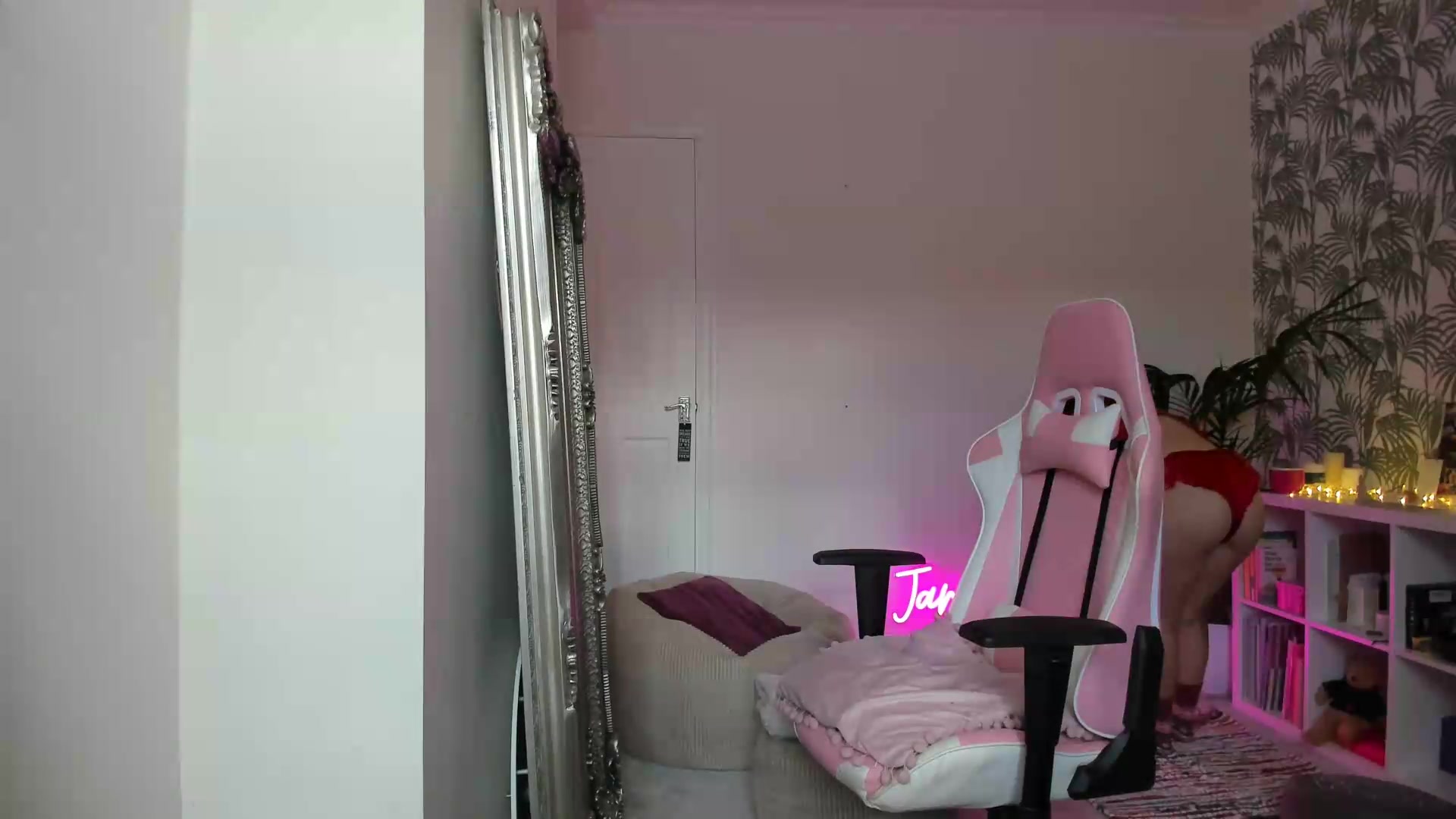 Gallery image thumbnail from jamiejones's myfreecams stream on, 09/05/2026, 12:21 image 17 of 20