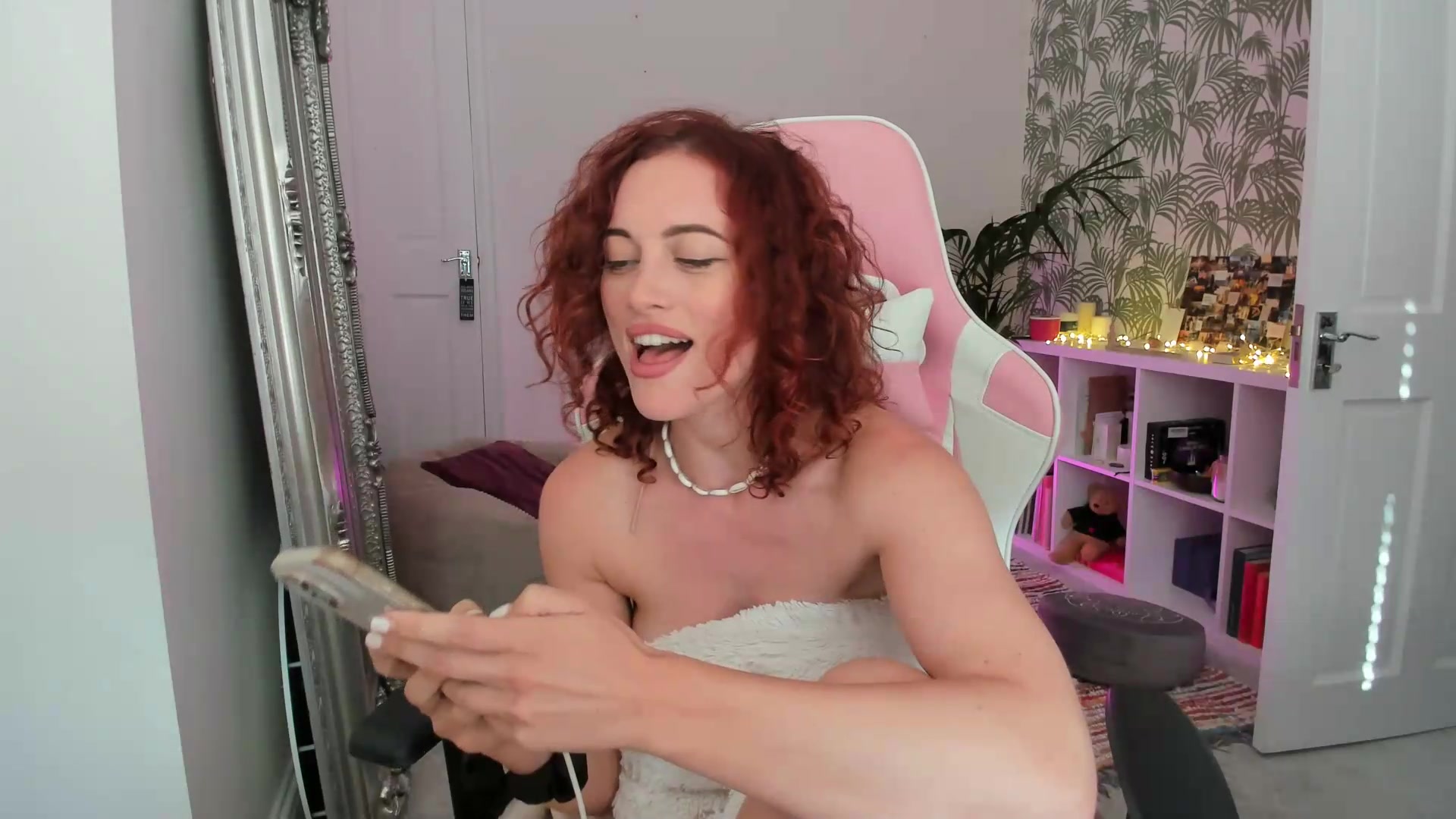 Gallery image thumbnail from jamiejones's myfreecams stream on, 09/05/2026, 16:04 image 8 of 20
