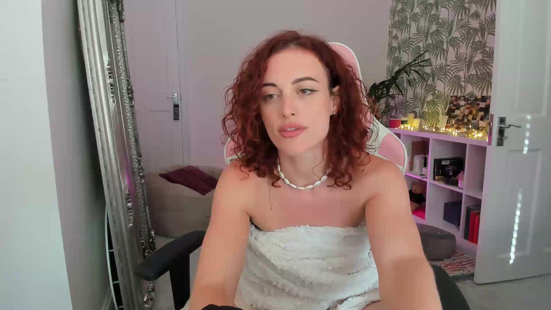 Gallery image thumbnail from jamiejones's myfreecams stream on, 09/05/2026, 16:04 image 4 of 20