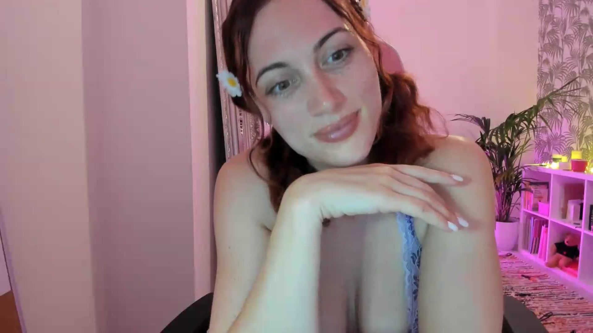 Gallery image thumbnail from jamiejones's myfreecams stream on, 09/16/2026, 20:42 image 9 of 20