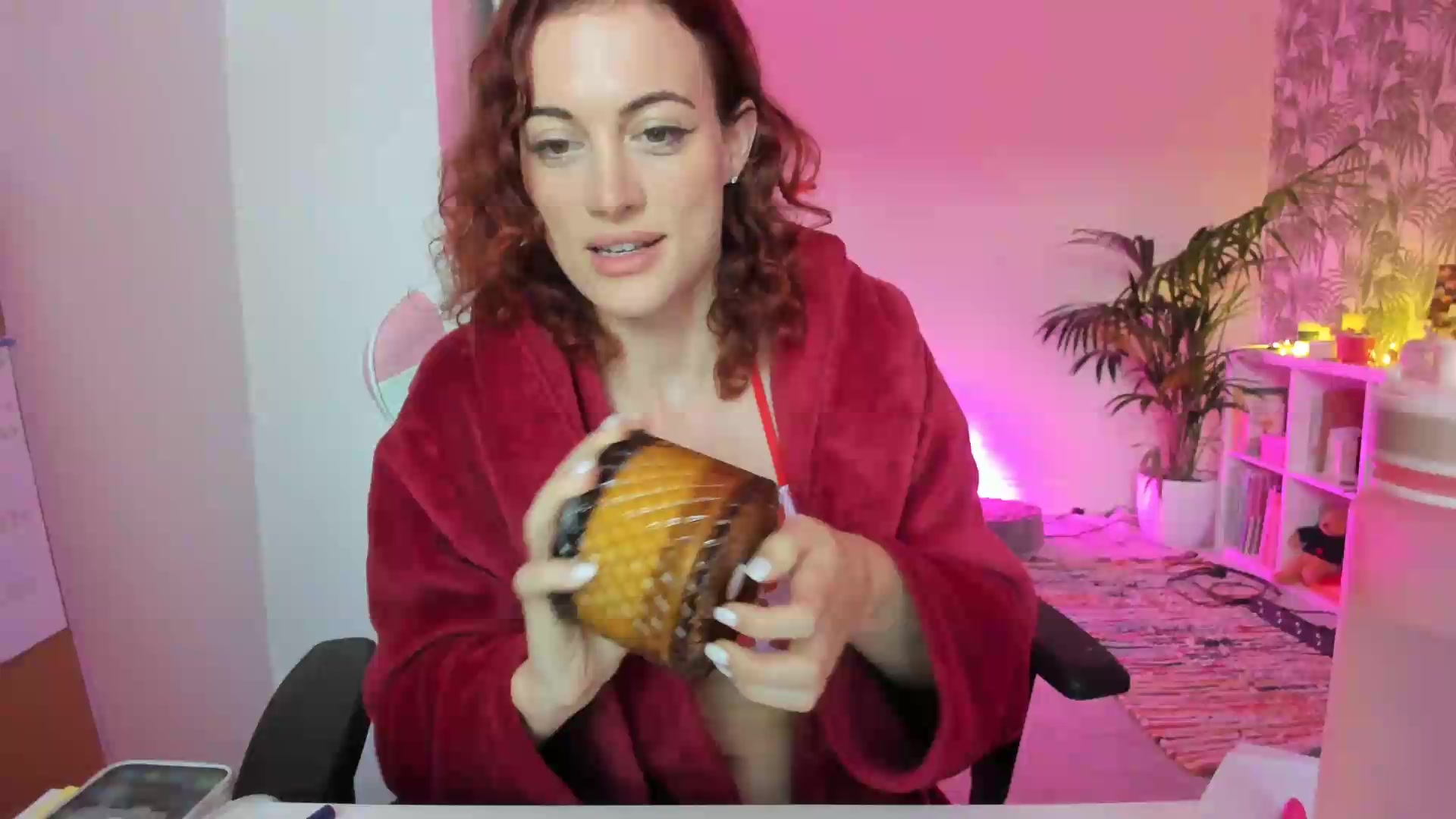 Gallery image thumbnail from jamiejones's myfreecams stream on, 09/20/2026, 17:56 image 7 of 20