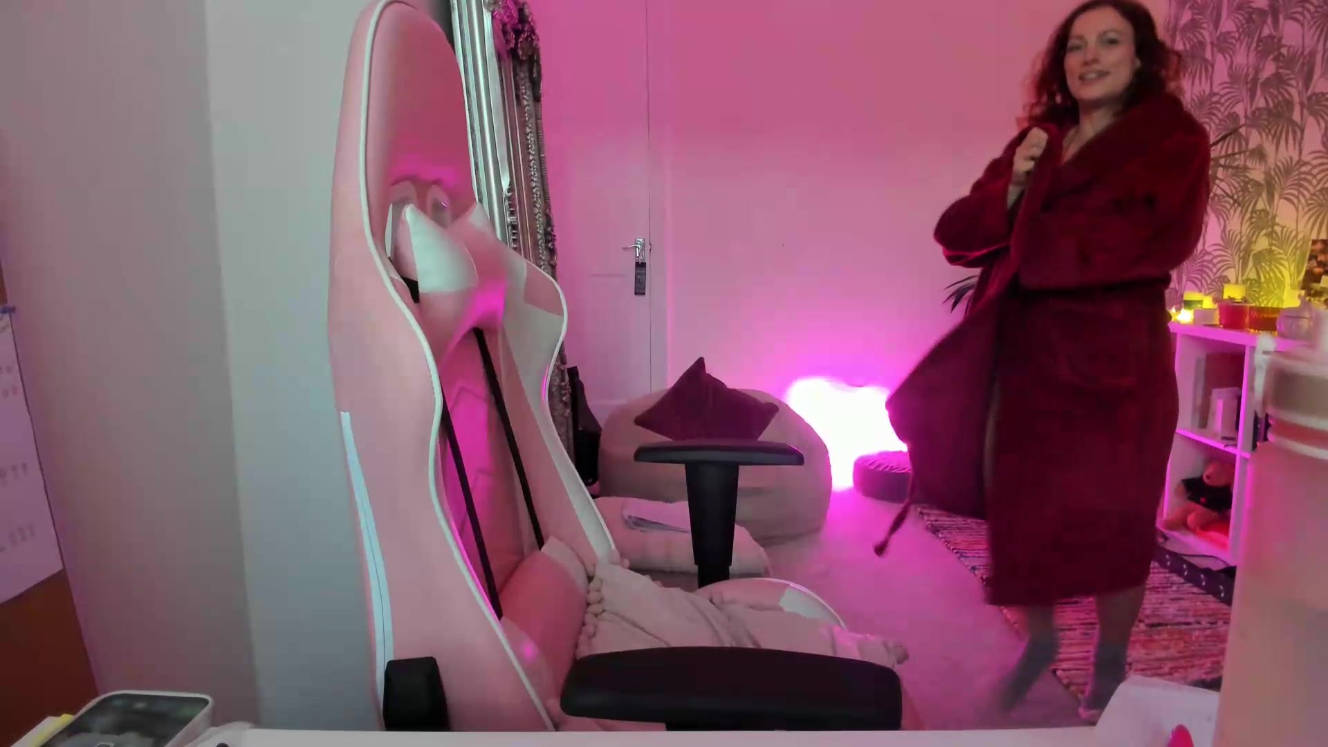 Gallery image thumbnail from jamiejones's myfreecams stream on, 09/20/2026, 17:56 image 18 of 20