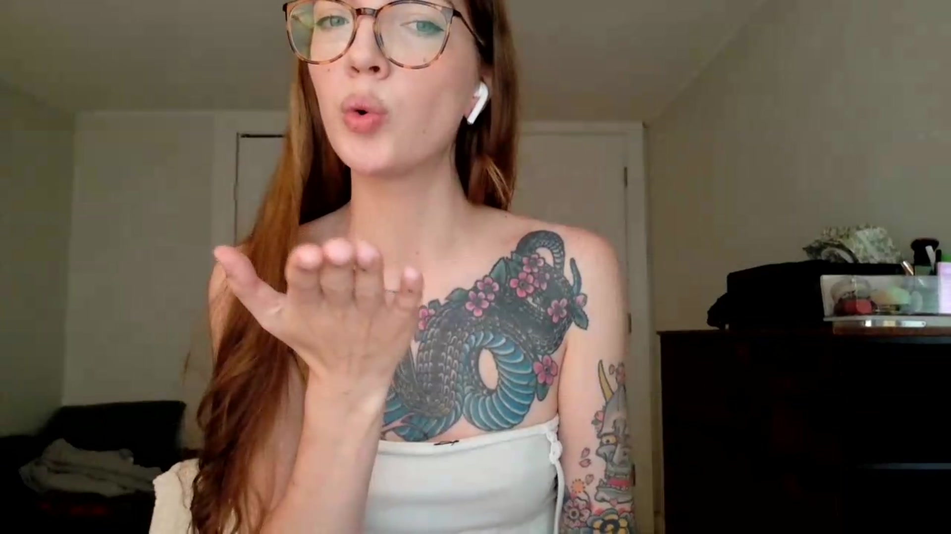 Gallery image thumbnail from jane_66's myfreecams stream on, 08/05/2026, 19:13 image 16 of 20