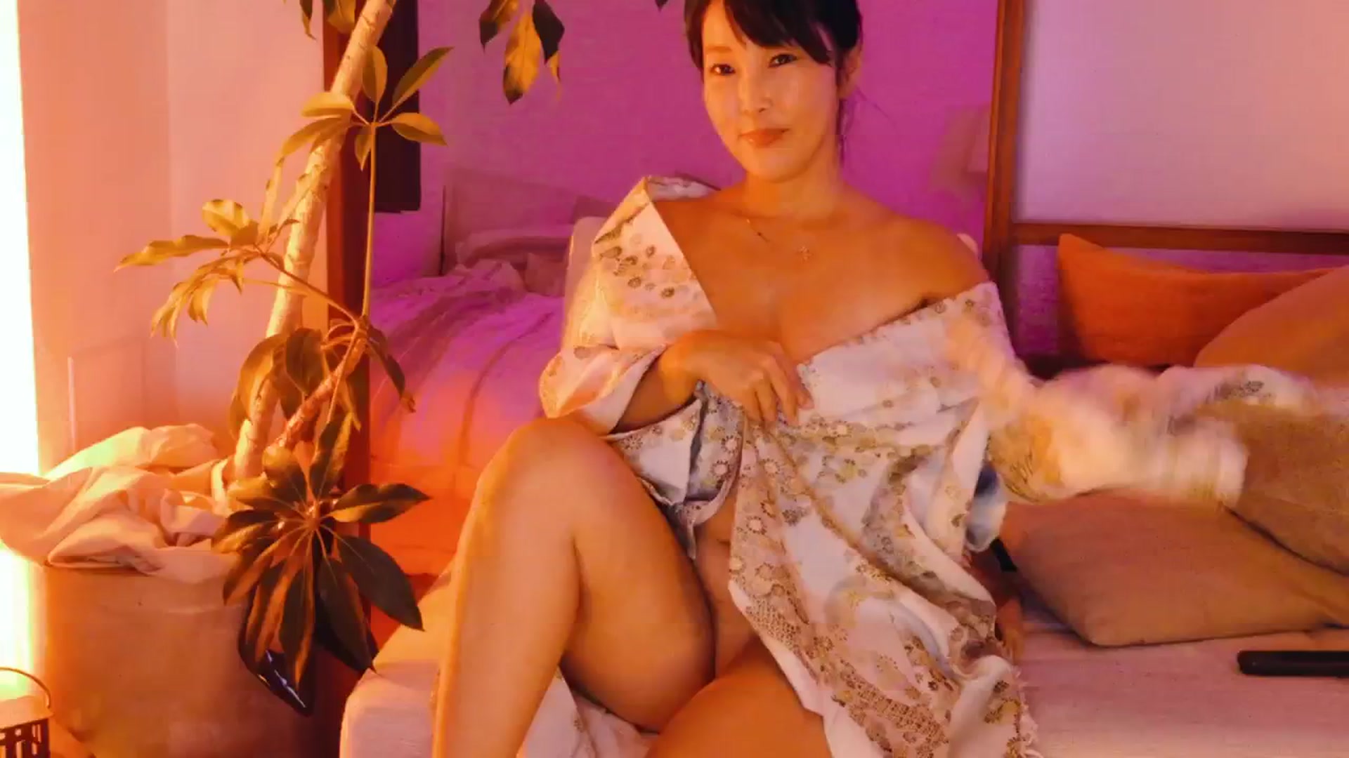 Gallery image thumbnail from japanesequeen's myfreecams stream on, 02/10/2025, 18:17 image 4 of 20