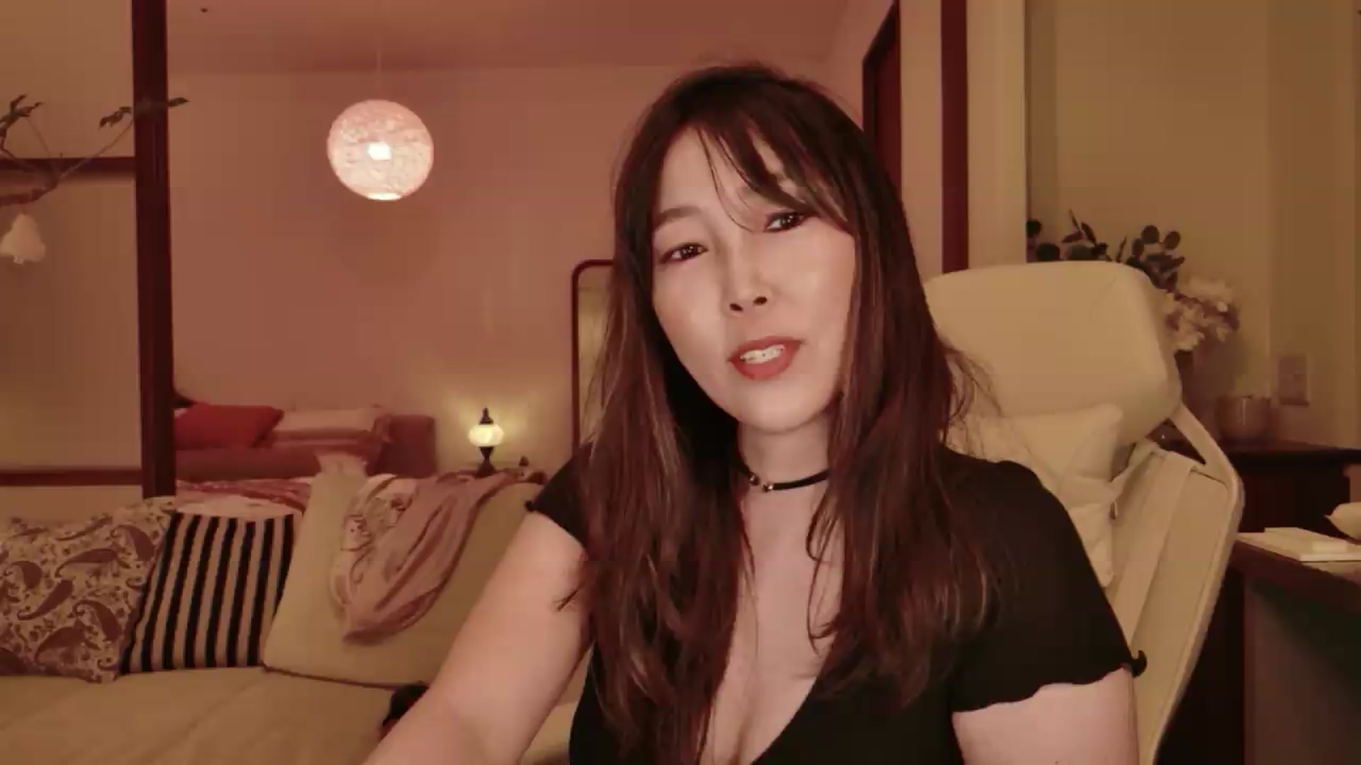 Gallery image thumbnail from japanesequeen's myfreecams stream on, 05/16/2026, 10:51 image 12 of 20