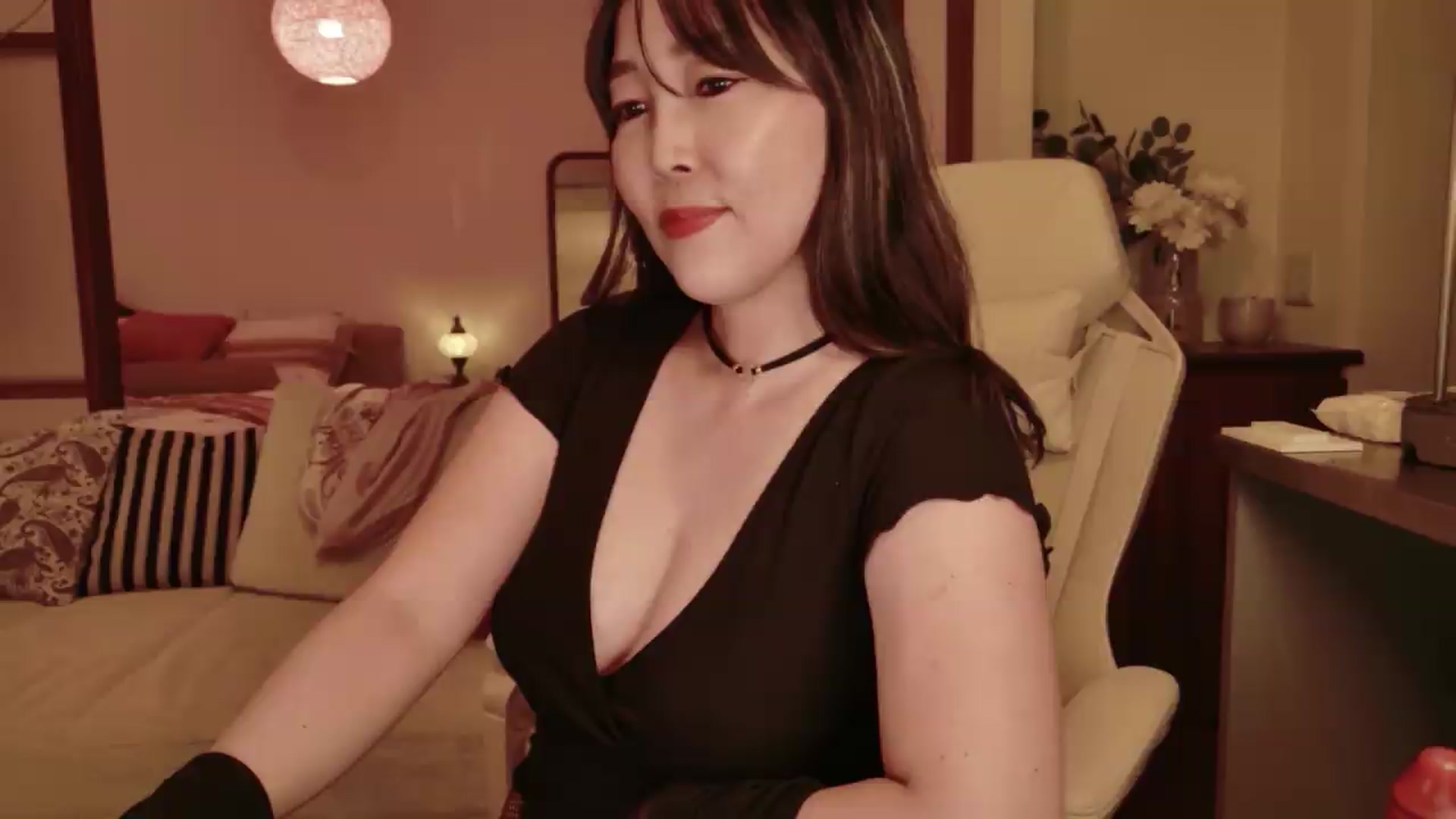 Gallery image thumbnail from japanesequeen's myfreecams stream on, 05/16/2026, 12:16 image 16 of 20