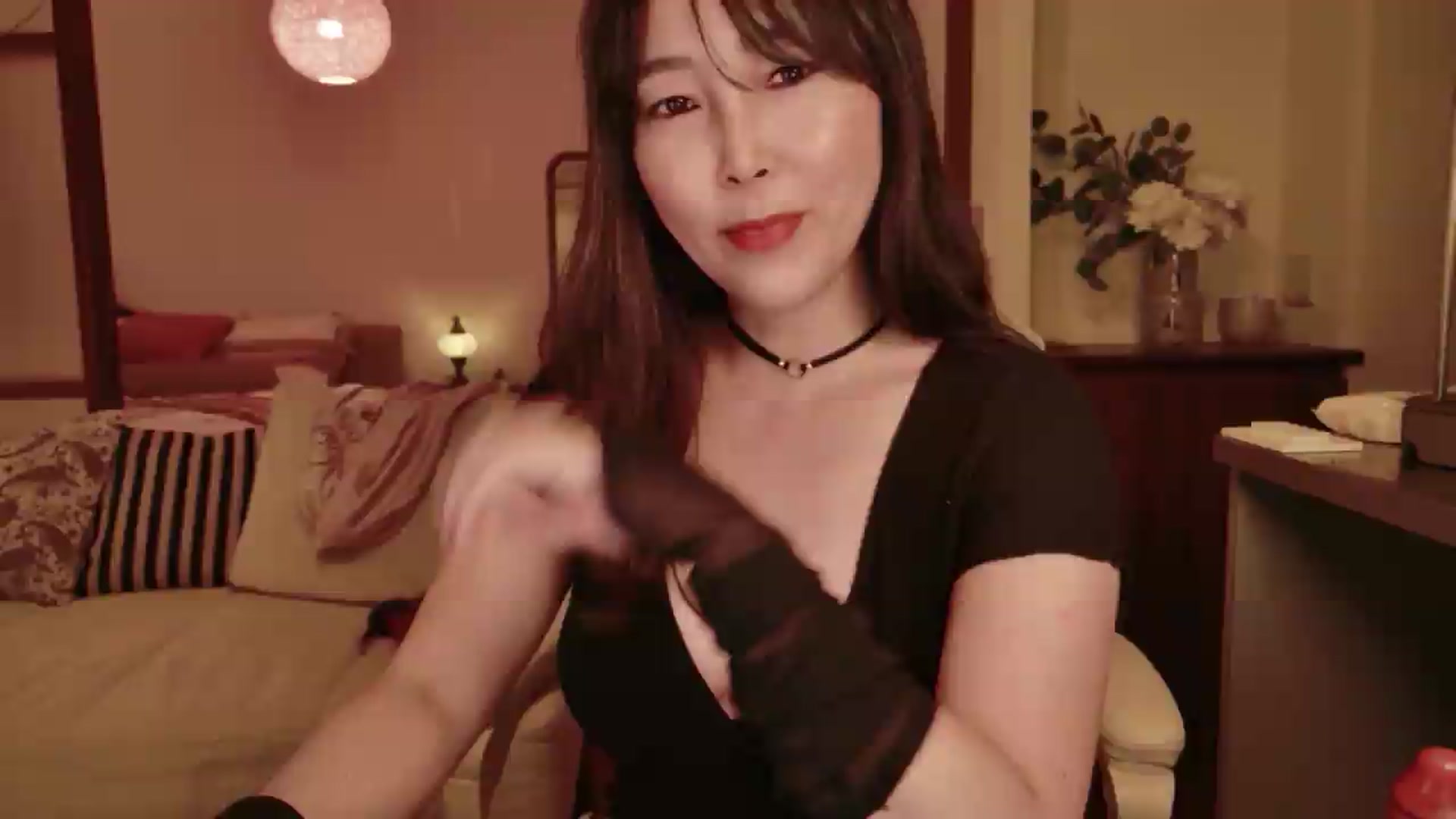 Gallery image thumbnail from japanesequeen's myfreecams stream on, 05/16/2026, 12:16 image 13 of 20