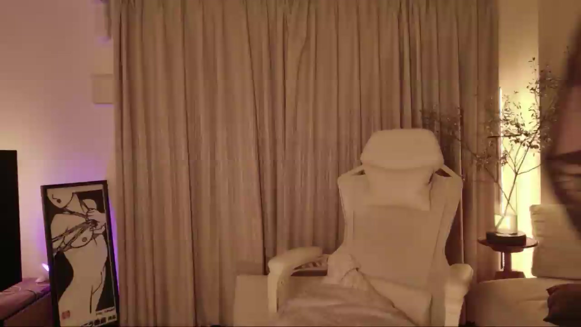 Gallery image thumbnail from japanesequeen's myfreecams stream on, 06/14/2026, 13:43 image 8 of 20