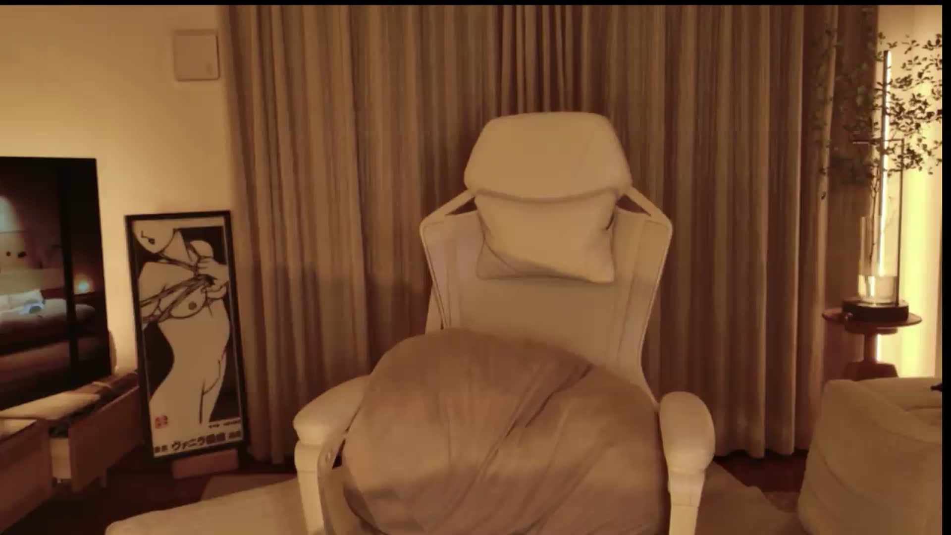 Gallery image thumbnail from japanesequeen's myfreecams stream on, 08/16/2026, 16:00 image 19 of 20