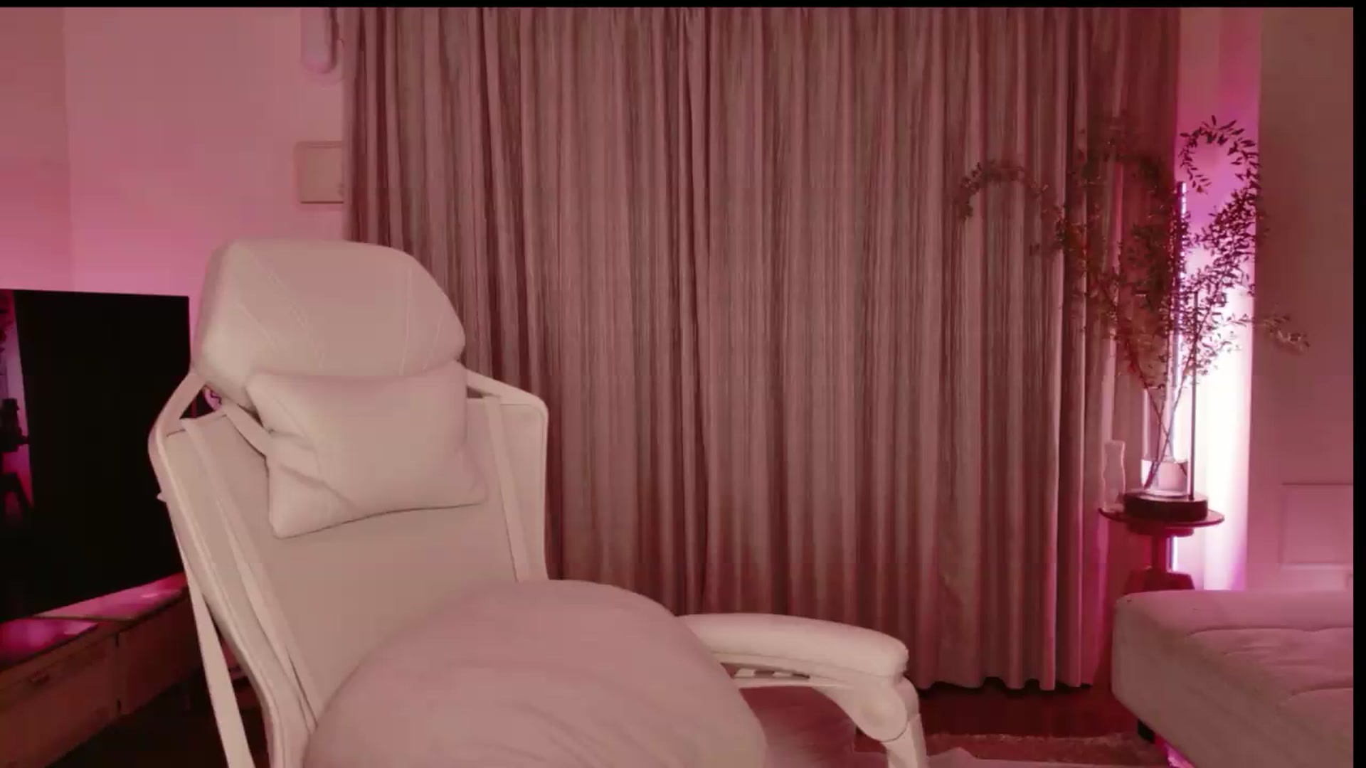 Gallery image thumbnail from japanesequeen's myfreecams stream on, 08/29/2026, 13:03 image 19 of 20