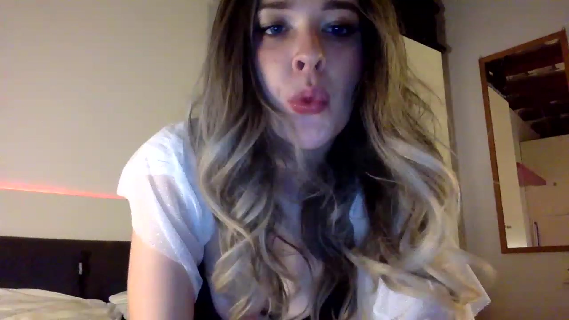 Gallery image thumbnail from jasminetea_'s myfreecams stream on, 08/17/2023, 24:52 image 16 of 20