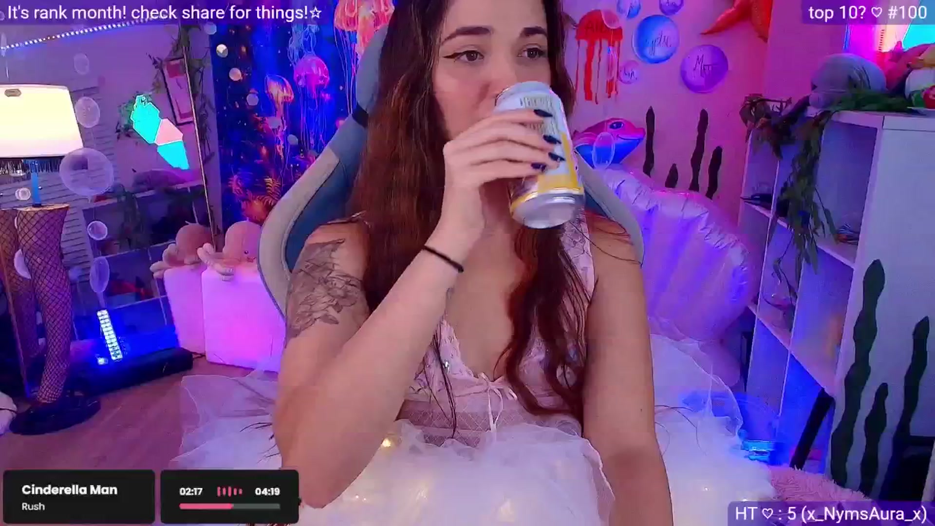Gallery image thumbnail from jellyfish's myfreecams stream on, 07/05/2025, 01:23 image 12 of 20