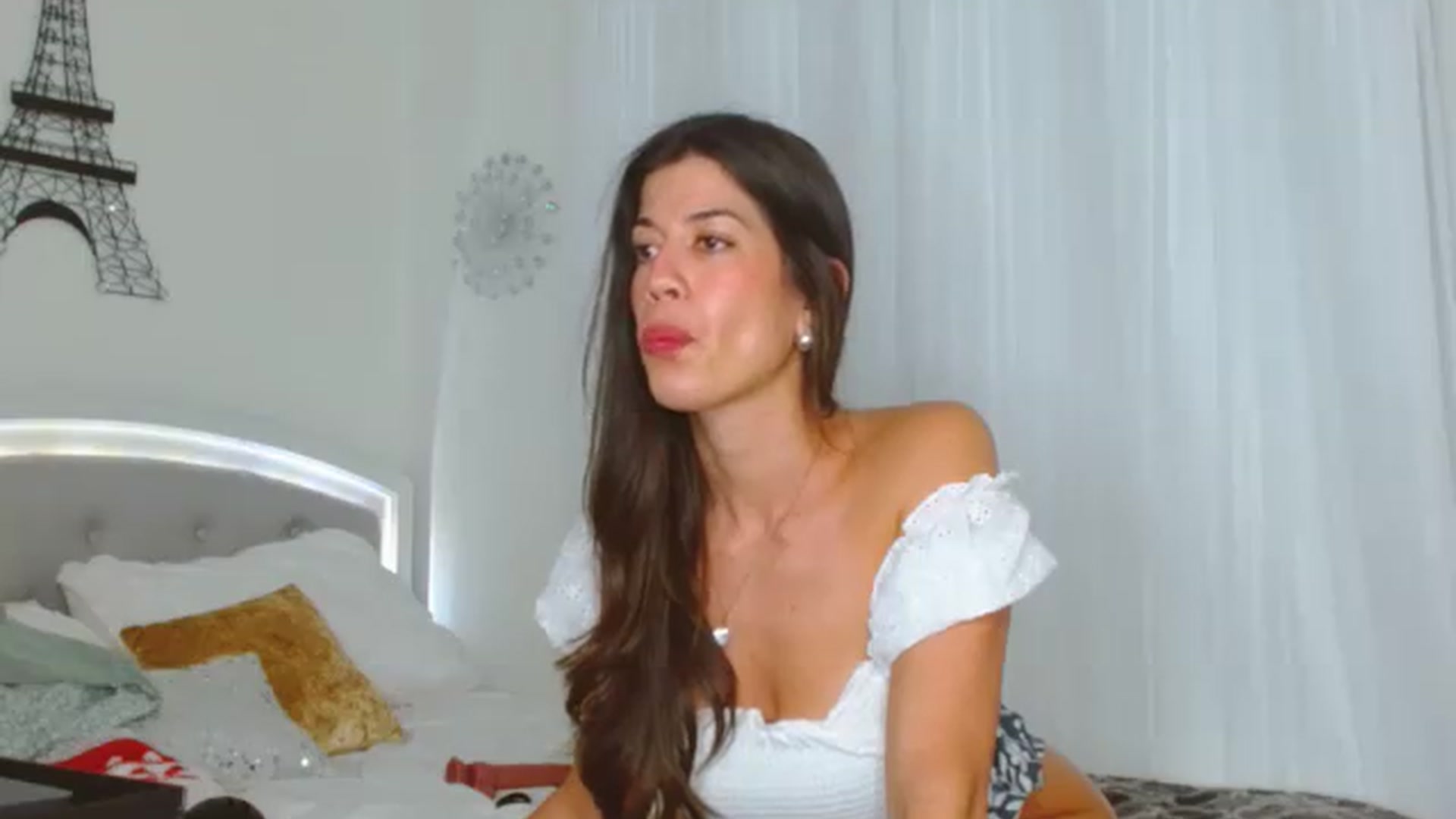 Gallery image thumbnail from jessellevega's myfreecams stream on, 09/10/2026, 19:47 image 11 of 20