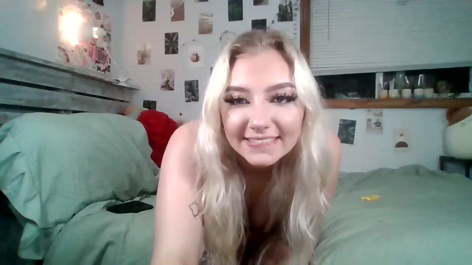 Gallery image thumbnail from jinxbaybe's myfreecams stream on, 07/21/2023, 10:05 image 19 of 20