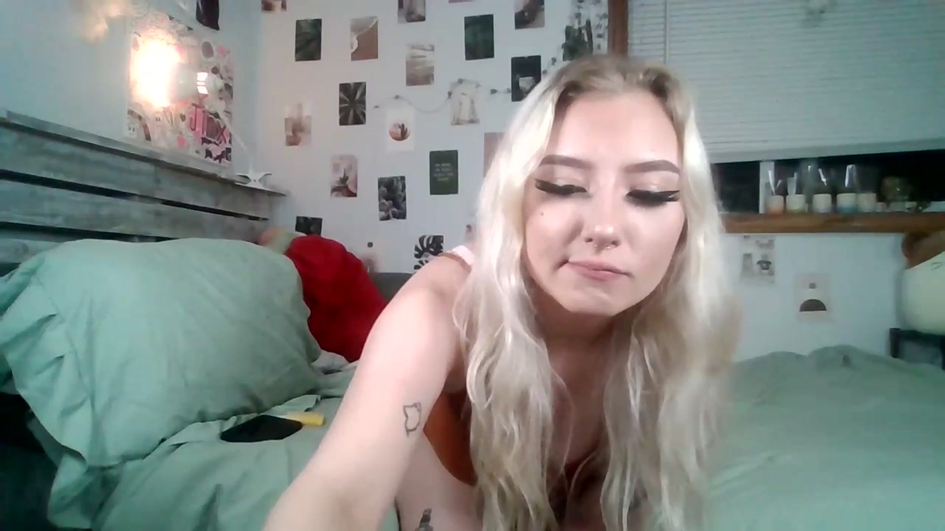 Gallery image thumbnail from jinxbaybe's myfreecams stream on, 07/21/2023, 10:05 image 1 of 20