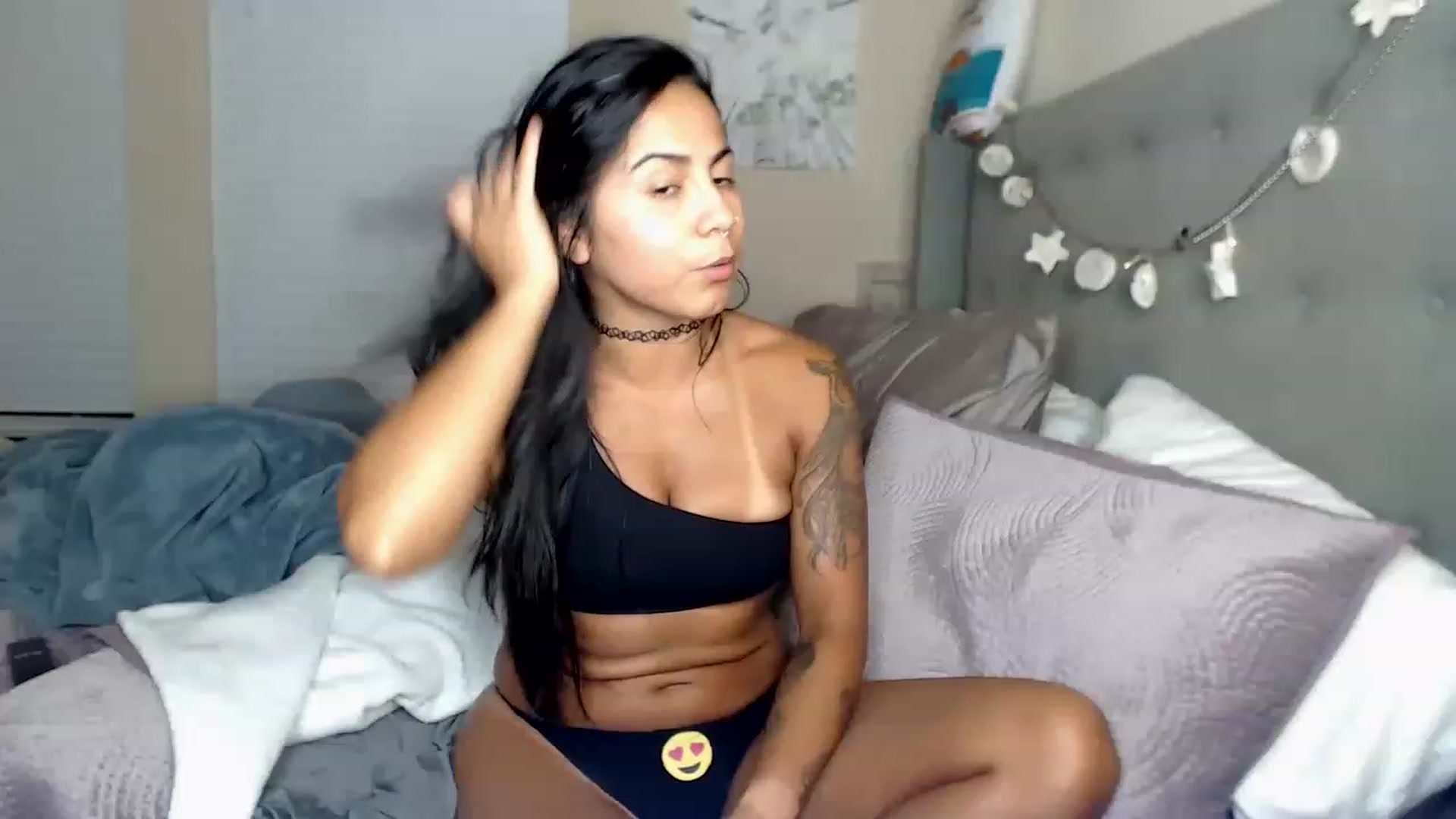 Gallery image thumbnail from jizzgooglez's myfreecams stream on, 03/05/2023, 03:15 image 6 of 20