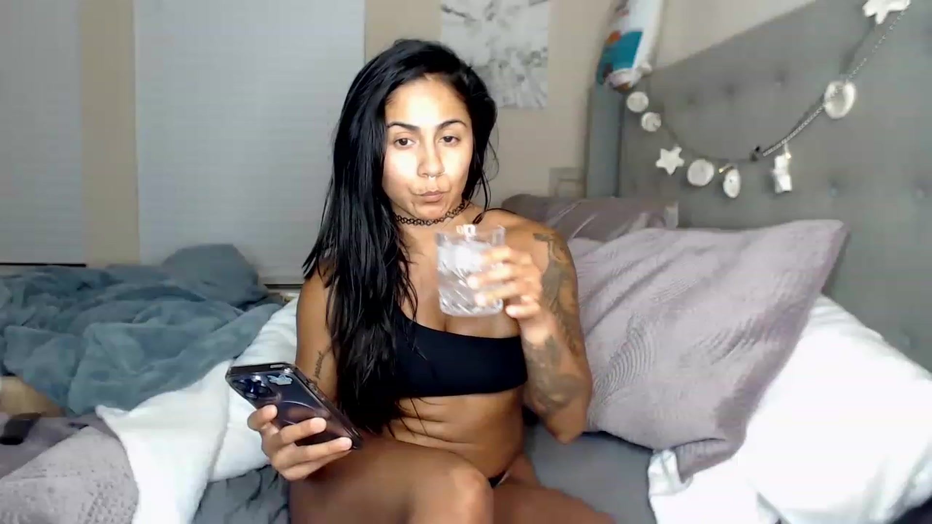 Gallery image thumbnail from jizzgooglez's myfreecams stream on, 03/05/2023, 03:15 image 17 of 20
