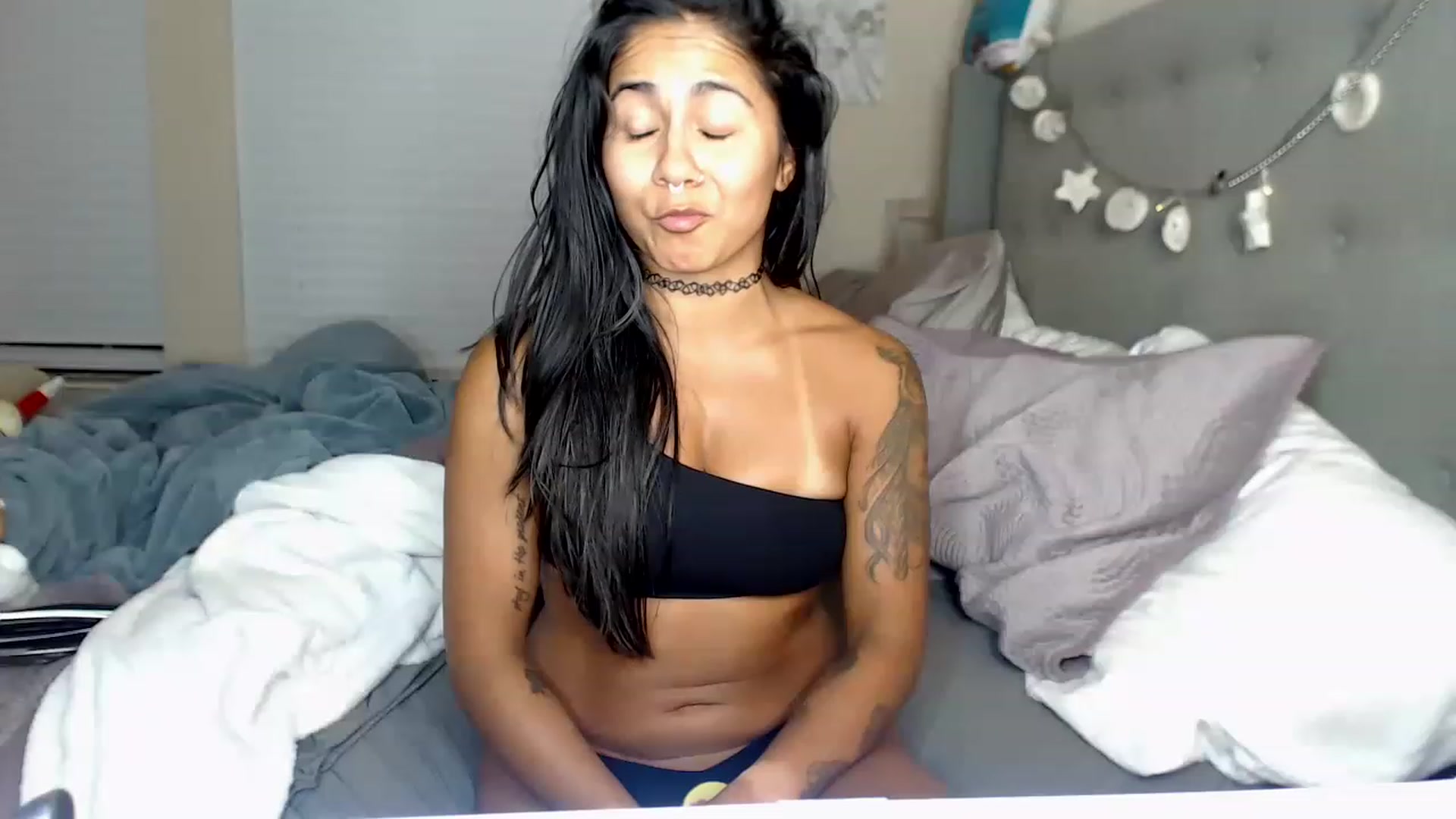 Gallery image thumbnail from jizzgooglez's myfreecams stream on, 03/05/2023, 05:06 image 12 of 20