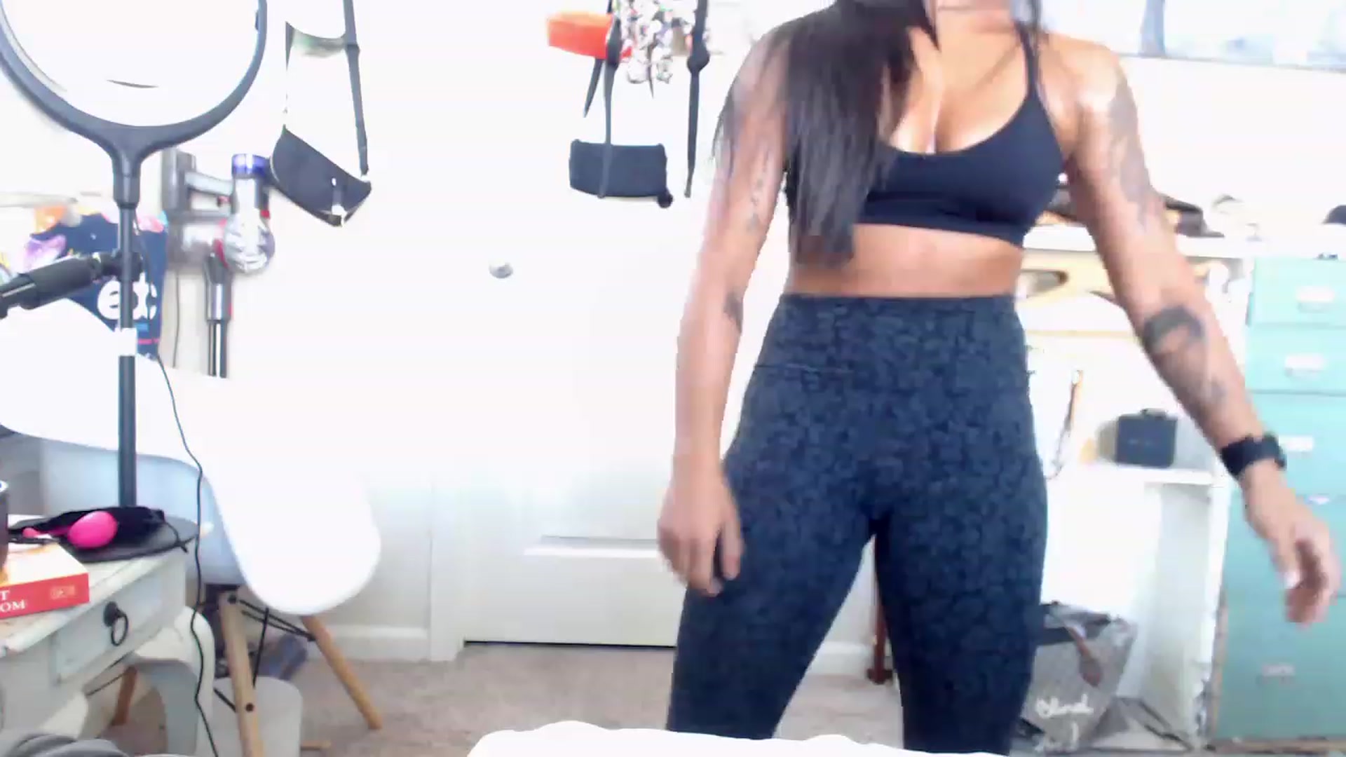 Gallery image thumbnail from jizzgooglez's myfreecams stream on, 03/07/2023, 20:57 image 7 of 20