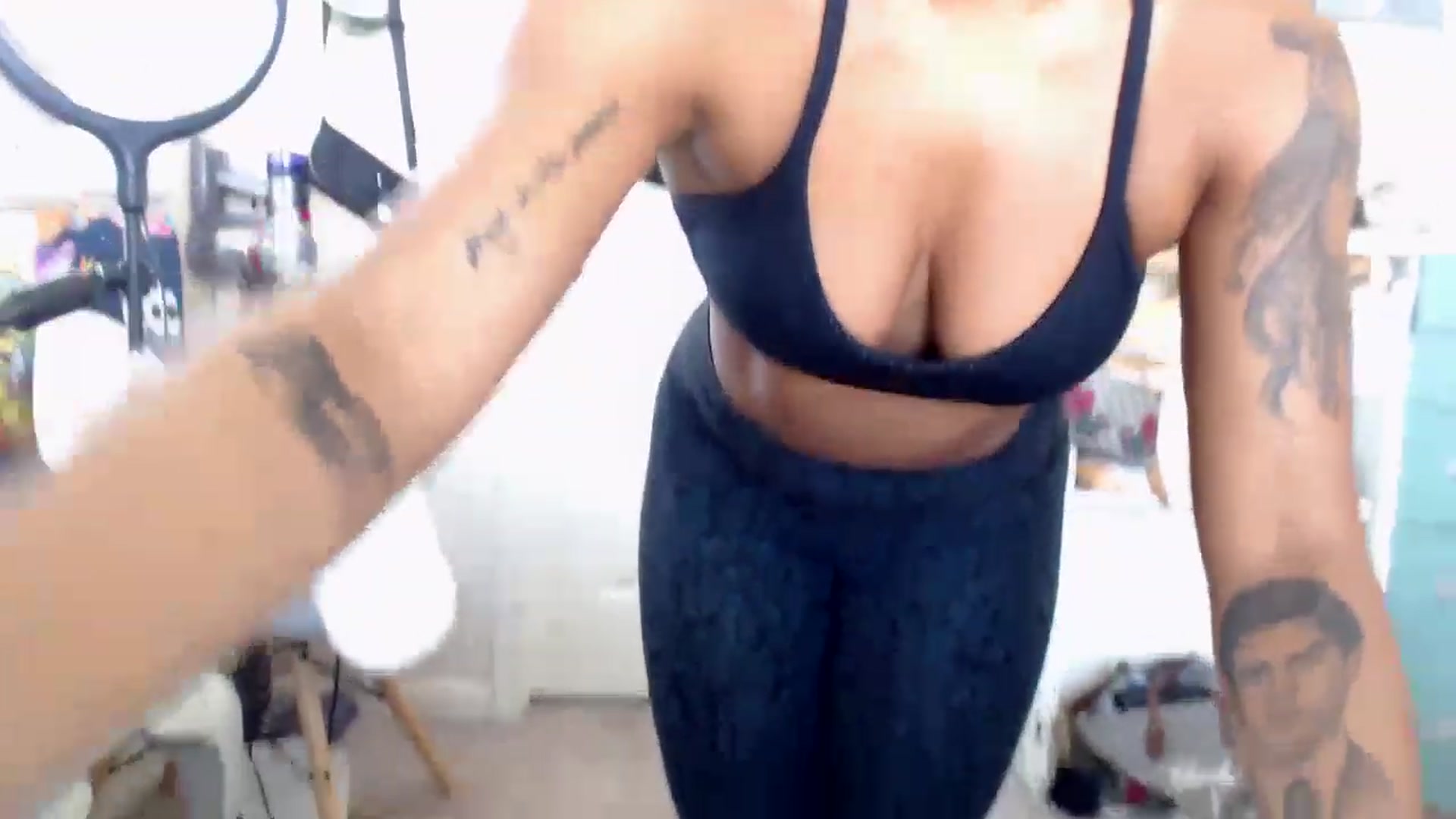 Gallery image thumbnail from jizzgooglez's myfreecams stream on, 03/07/2023, 20:57 image 5 of 20