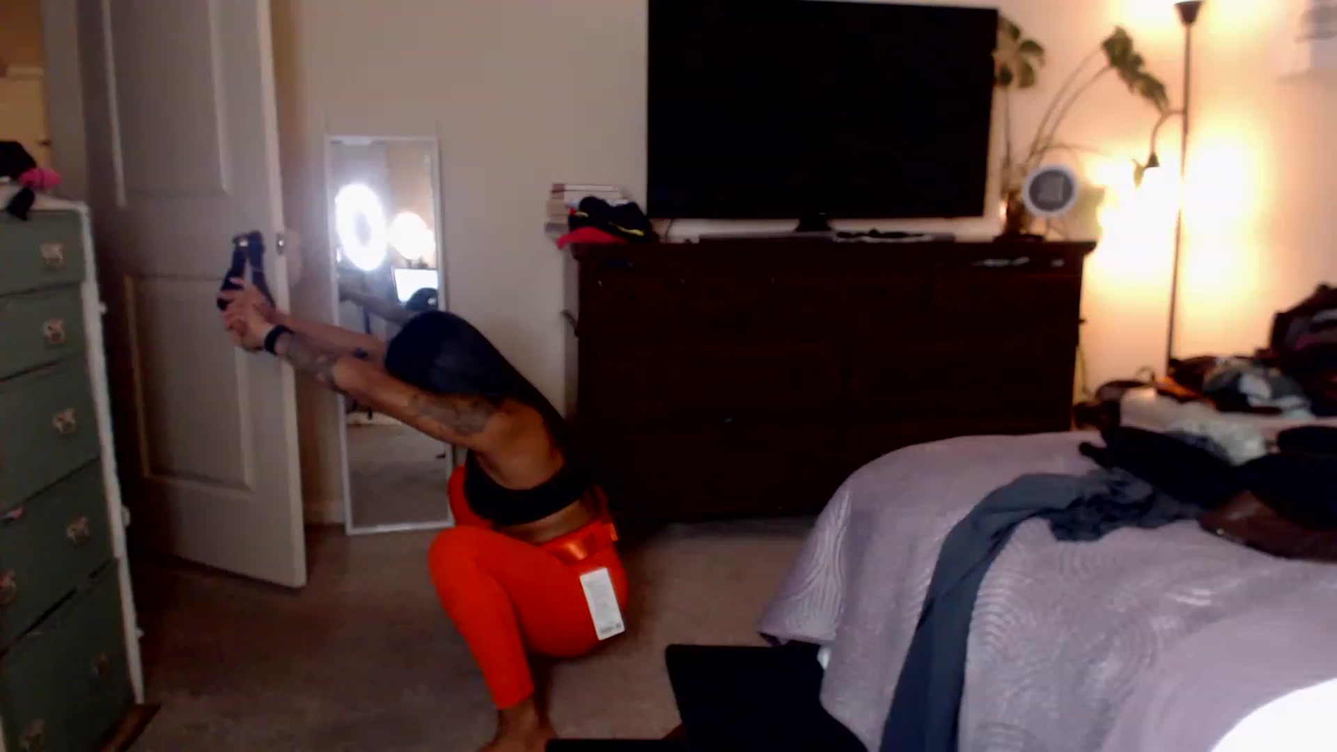 Gallery image thumbnail from jizzgooglez's myfreecams stream on, 03/08/2023, 04:05 image 13 of 20