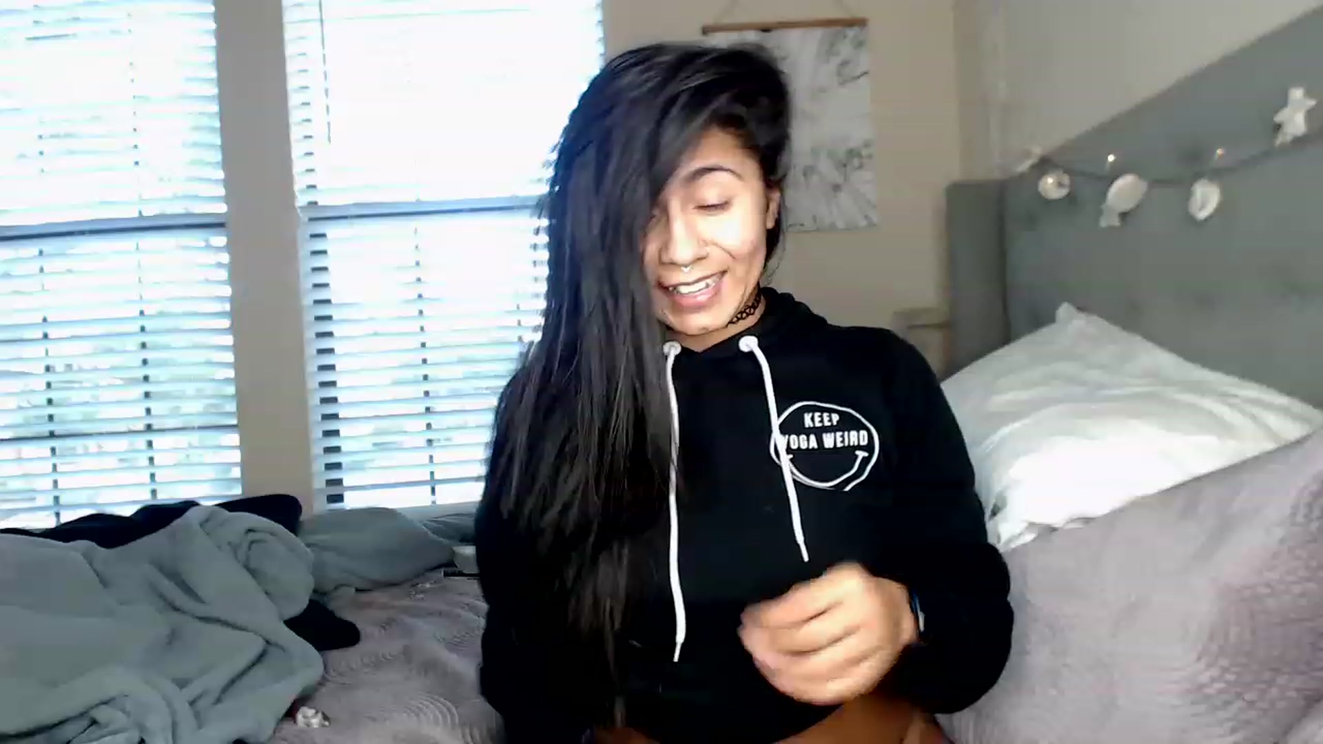 Gallery image thumbnail from jizzgooglez's myfreecams stream on, 05/13/2023, 23:30 image 7 of 20