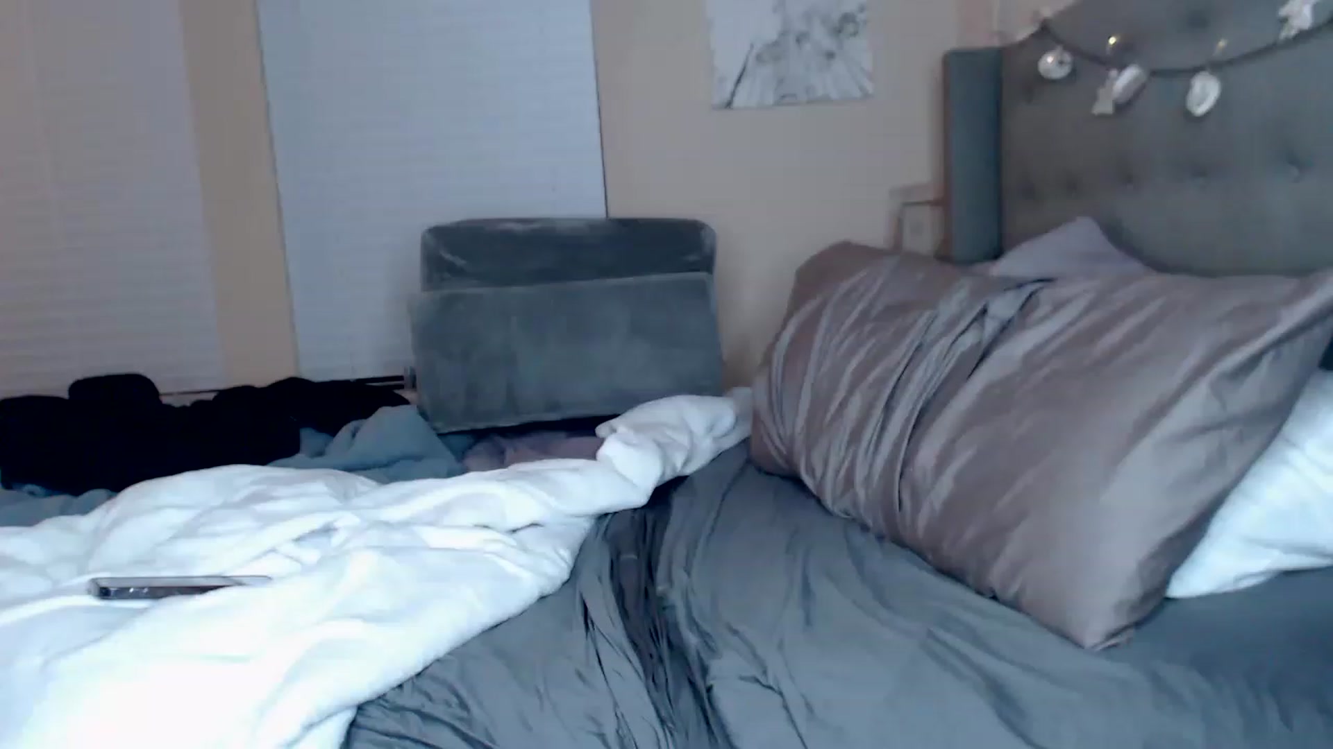 Gallery image thumbnail from jizzgooglez's myfreecams stream on, 05/14/2023, 02:18 image 20 of 20