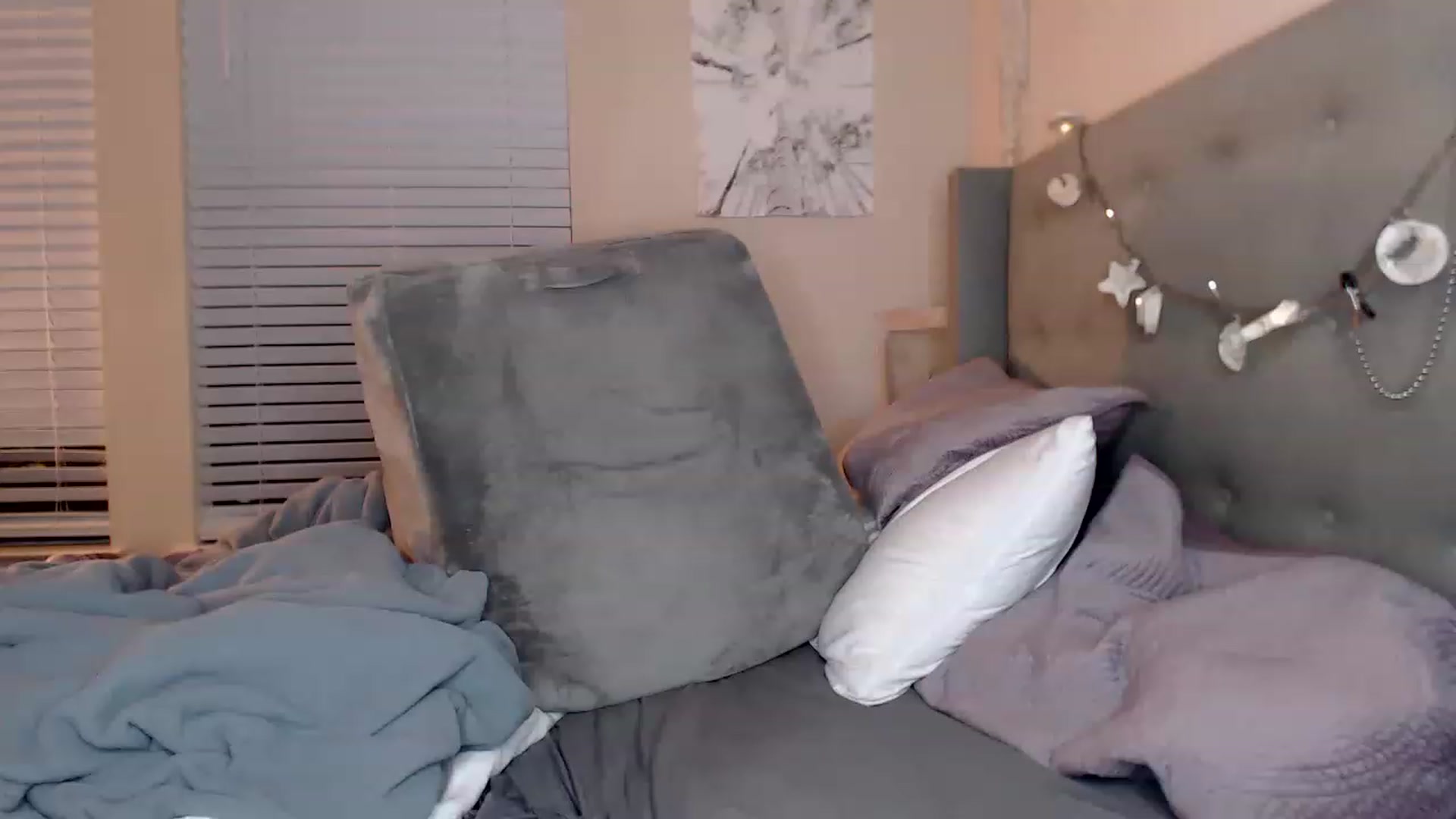 Gallery image thumbnail from jizzgooglez's myfreecams stream on, 06/24/2023, 02:16 image 16 of 20