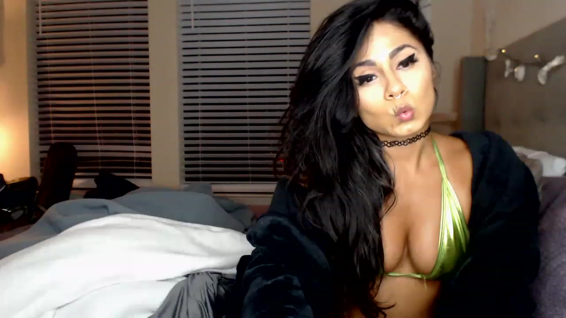 Gallery image thumbnail from jizzgooglez's myfreecams stream on, 06/25/2023, 02:01 image 15 of 20