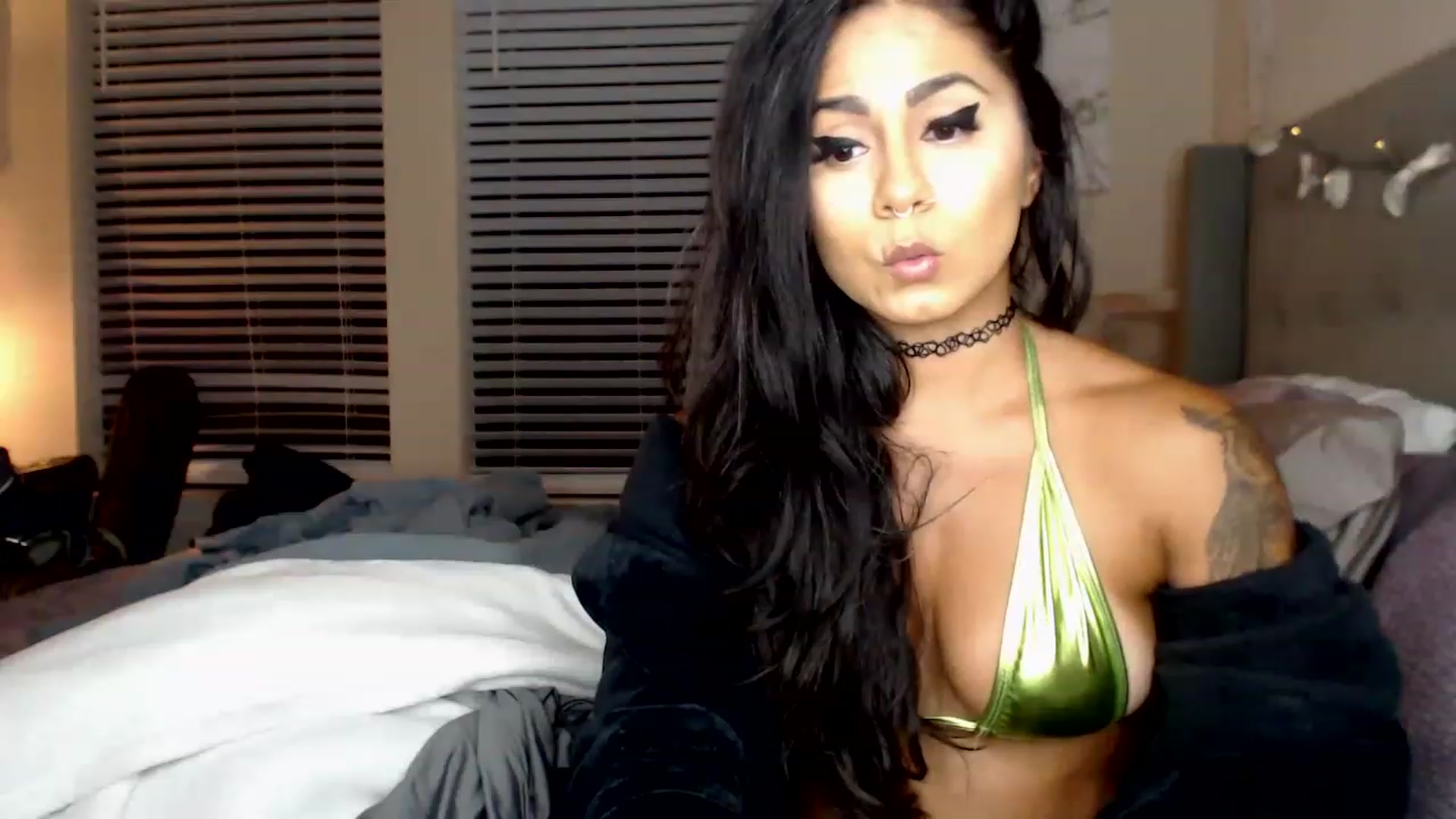 Gallery image thumbnail from jizzgooglez's myfreecams stream on, 06/25/2023, 02:01 image 9 of 20