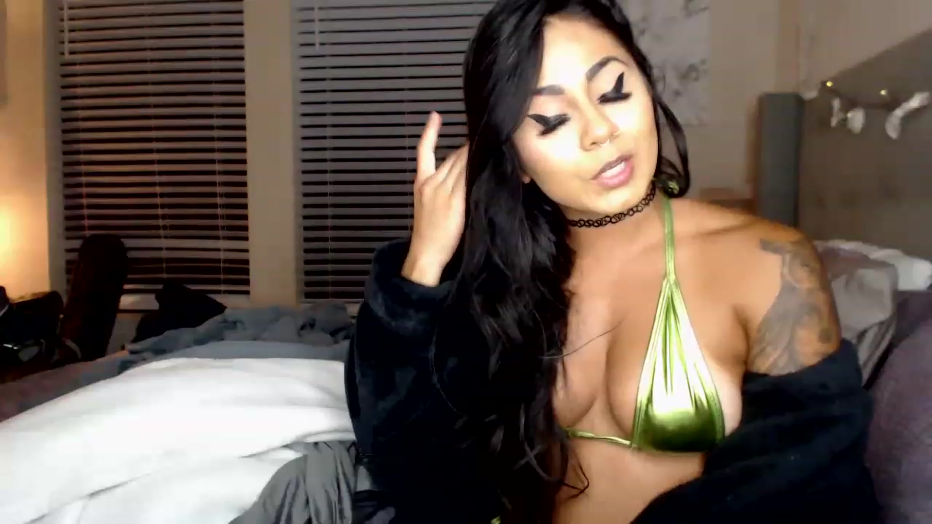Gallery image thumbnail from jizzgooglez's myfreecams stream on, 06/25/2023, 02:01 image 8 of 20