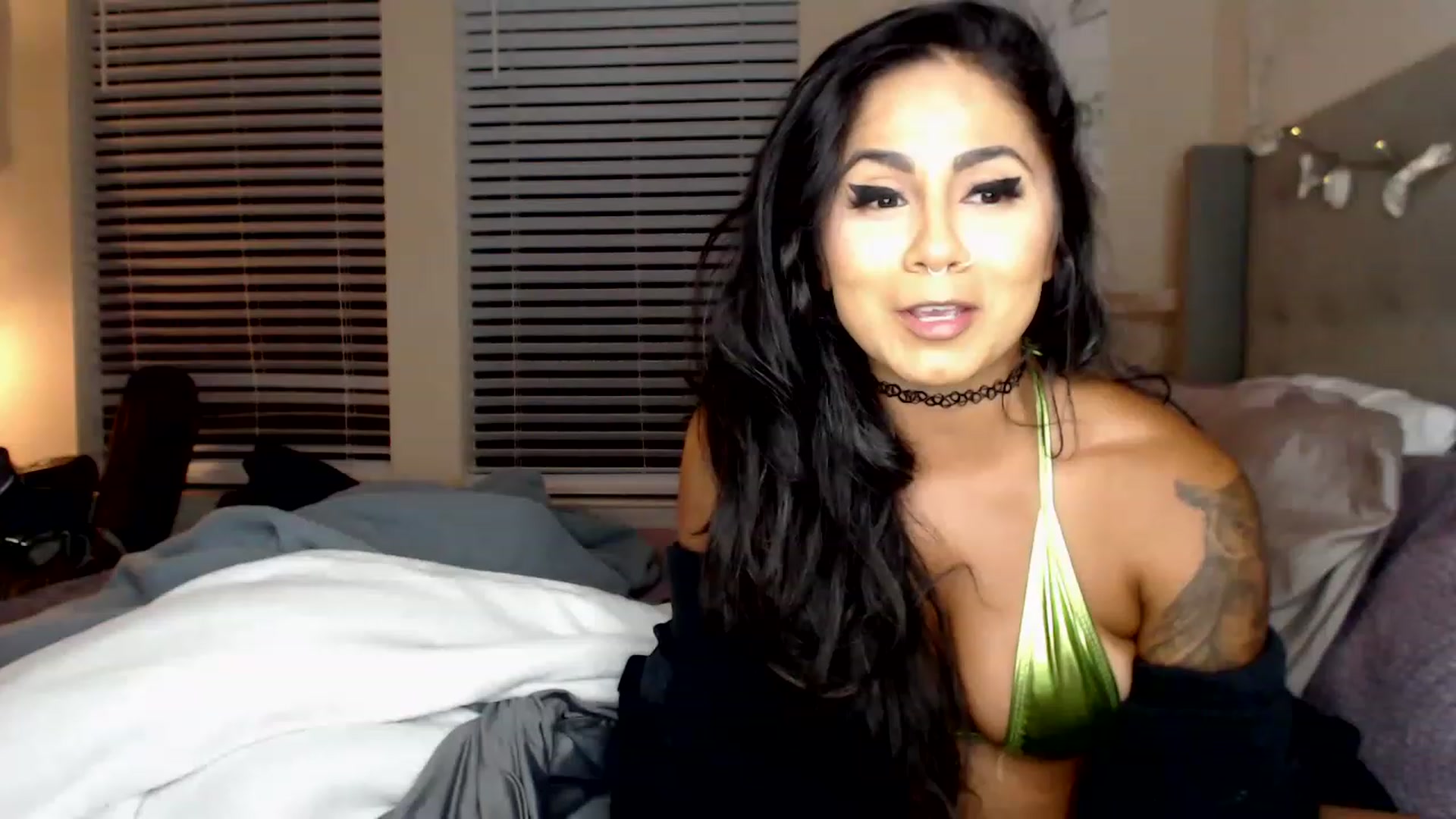 Gallery image thumbnail from jizzgooglez's myfreecams stream on, 06/25/2023, 02:01 image 12 of 20