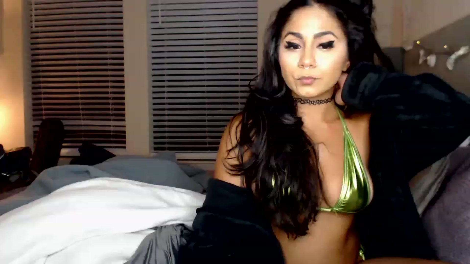 Gallery image thumbnail from jizzgooglez's myfreecams stream on, 06/25/2023, 02:01 image 14 of 20