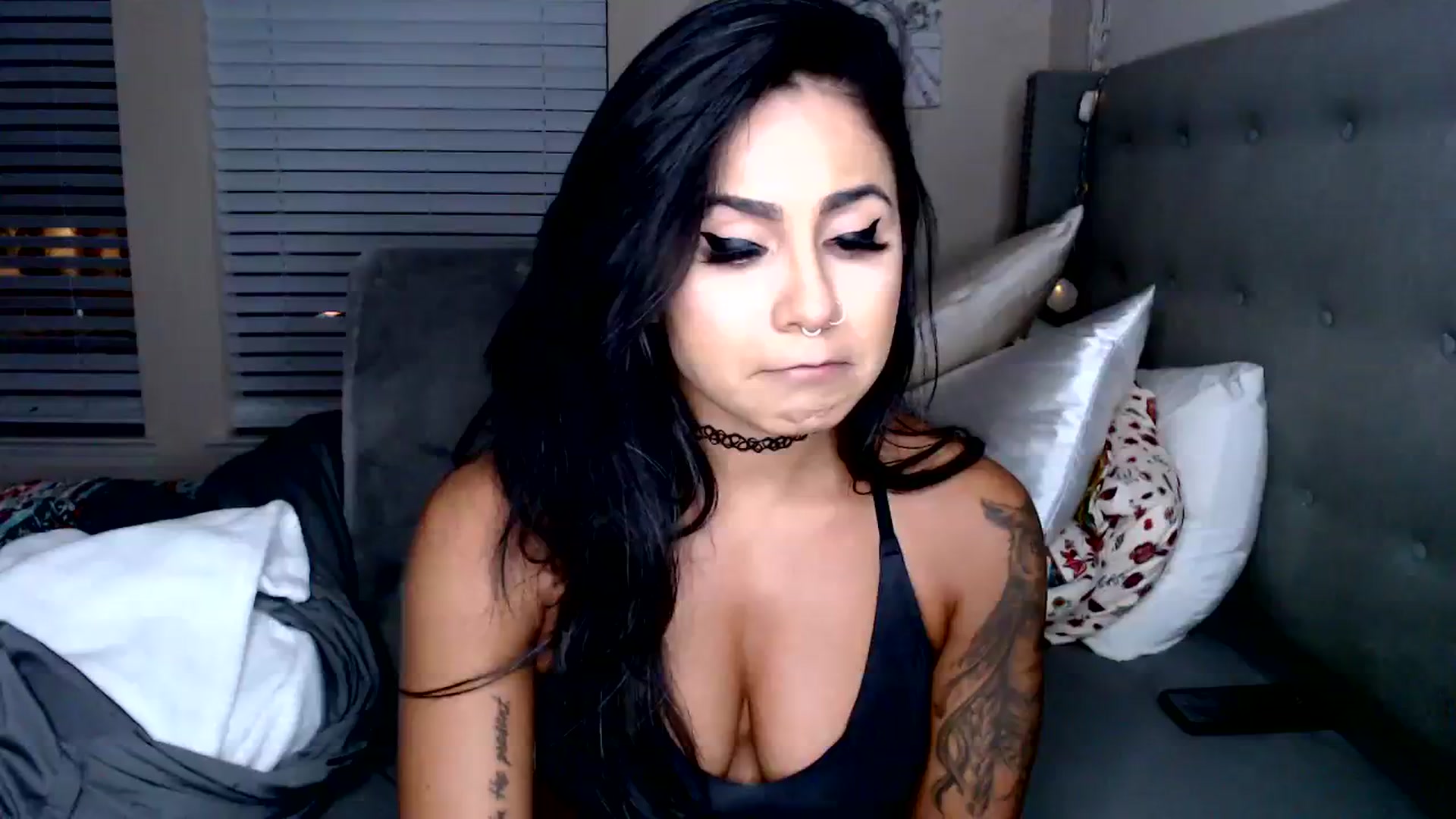 Gallery image thumbnail from jizzgooglez's myfreecams stream on, 02/26/2024, 02:07 image 12 of 20