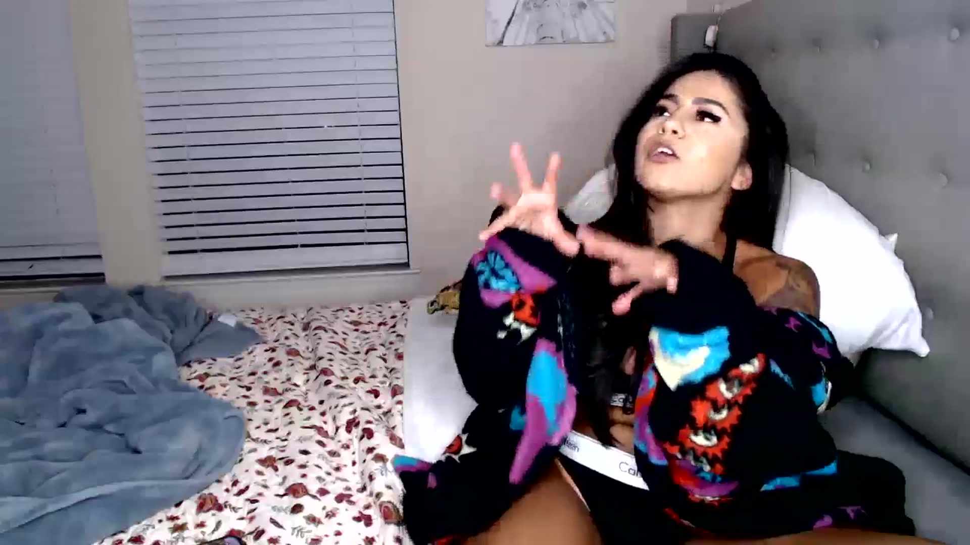 Gallery image thumbnail from jizzgooglez's myfreecams stream on, 02/28/2024, 24:43 image 7 of 20
