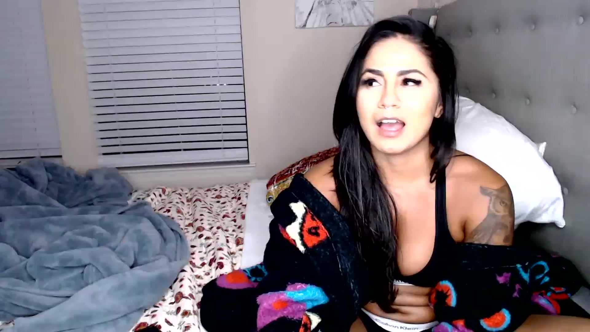 Gallery image thumbnail from jizzgooglez's myfreecams stream on, 02/28/2024, 24:43 image 20 of 20