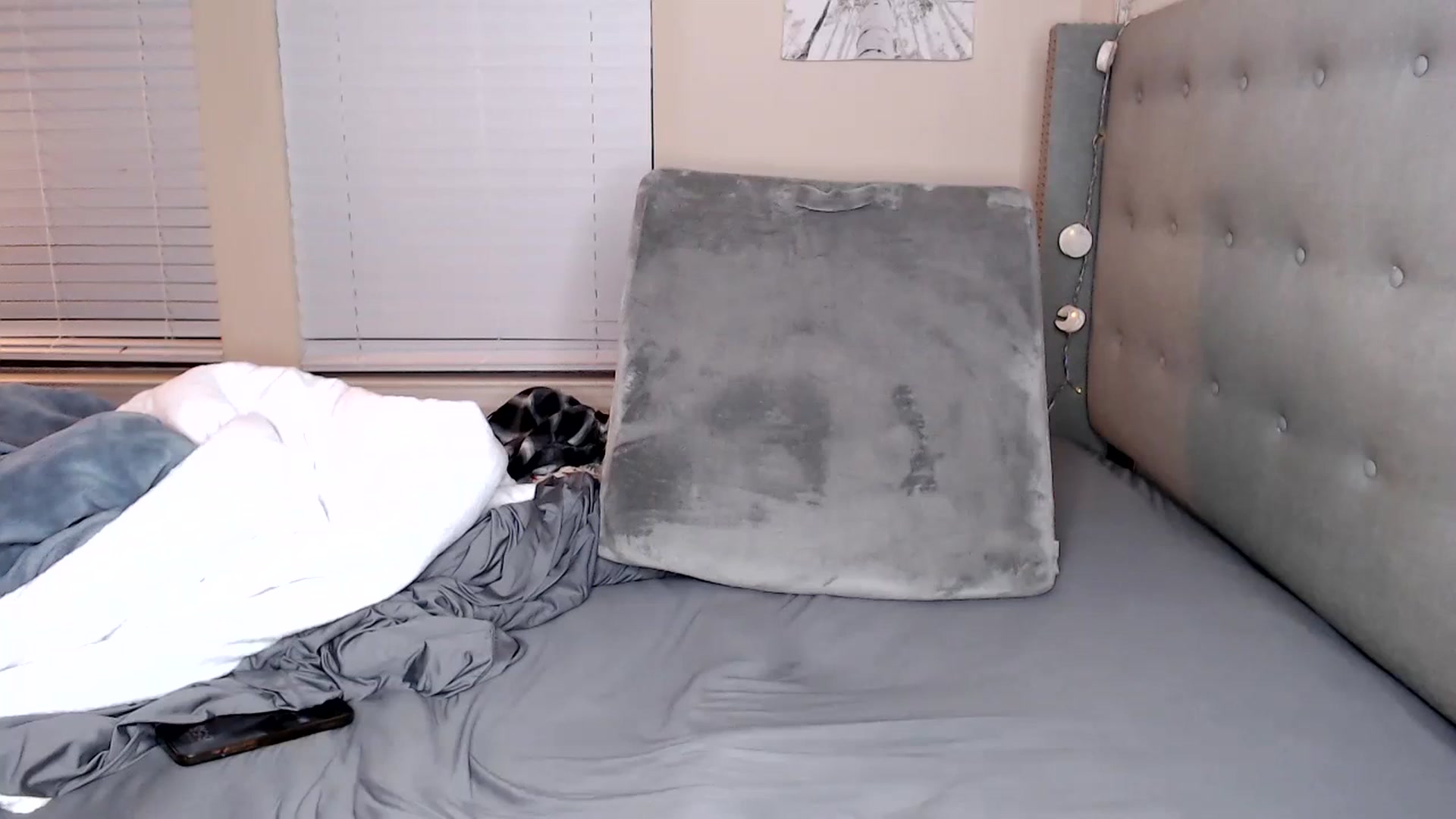 Gallery image thumbnail from jizzgooglez's myfreecams stream on, 03/02/2024, 24:00 image 17 of 20