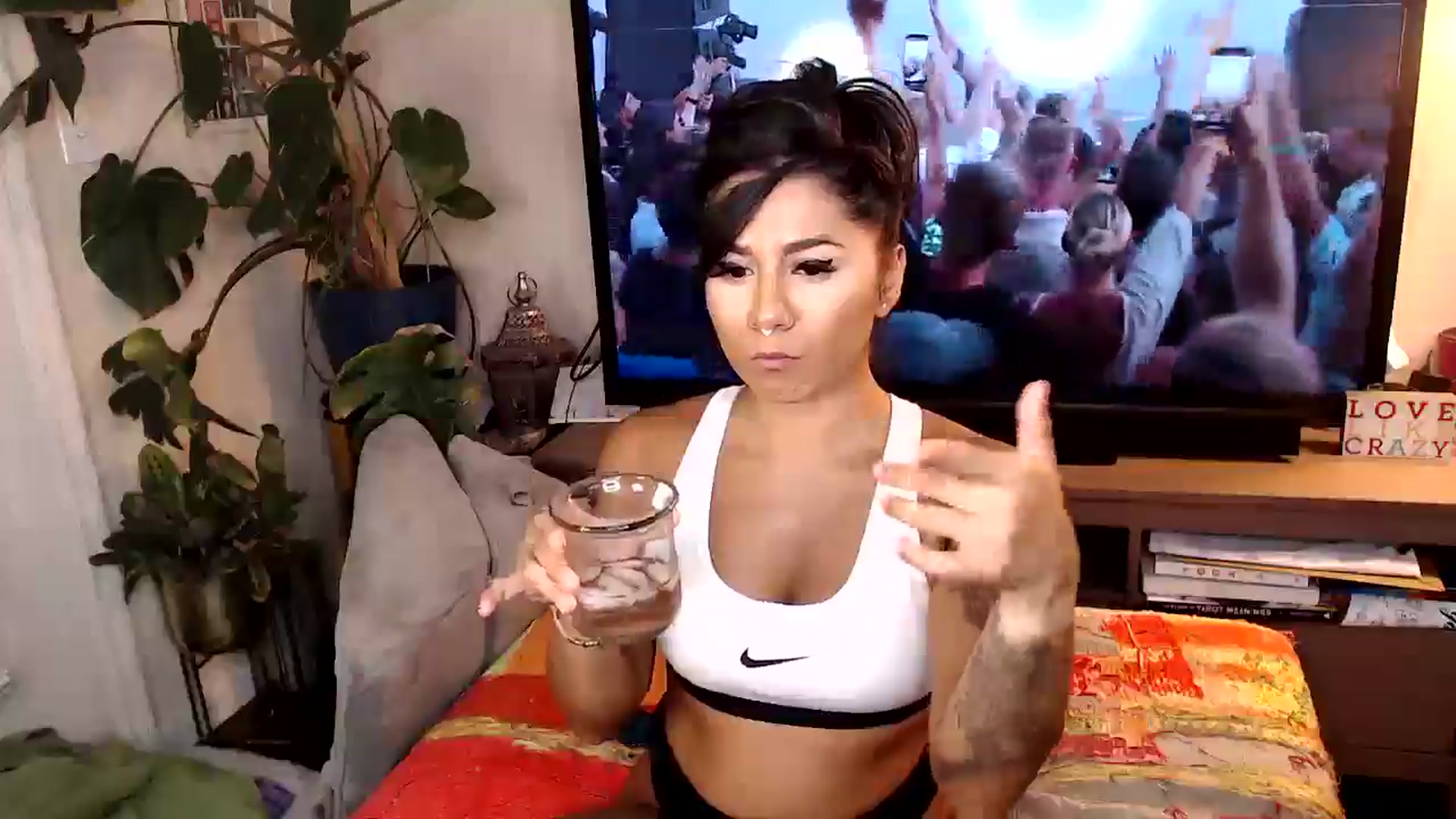 Gallery image thumbnail from jizzgooglez's myfreecams stream on, 07/29/2024, 03:19 image 11 of 20