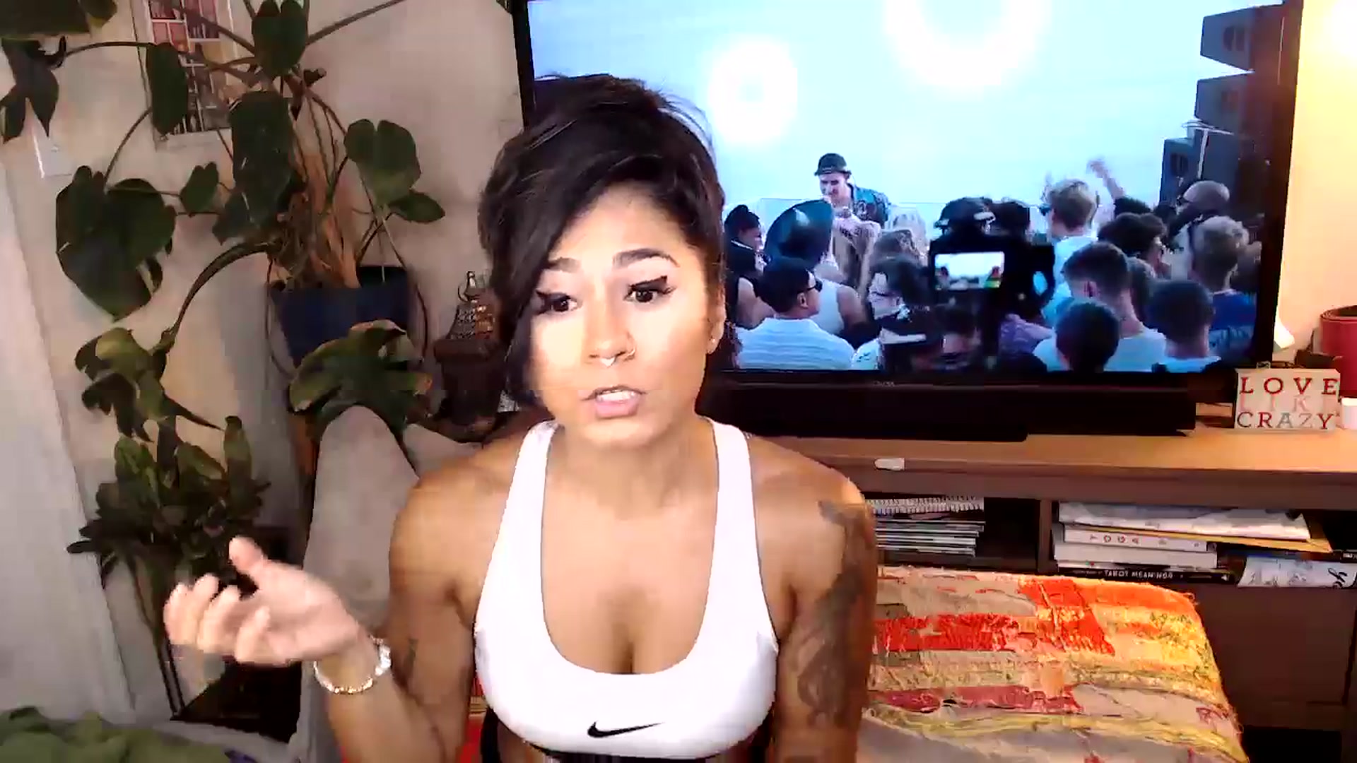 Gallery image thumbnail from jizzgooglez's myfreecams stream on, 07/29/2024, 03:19 image 10 of 20