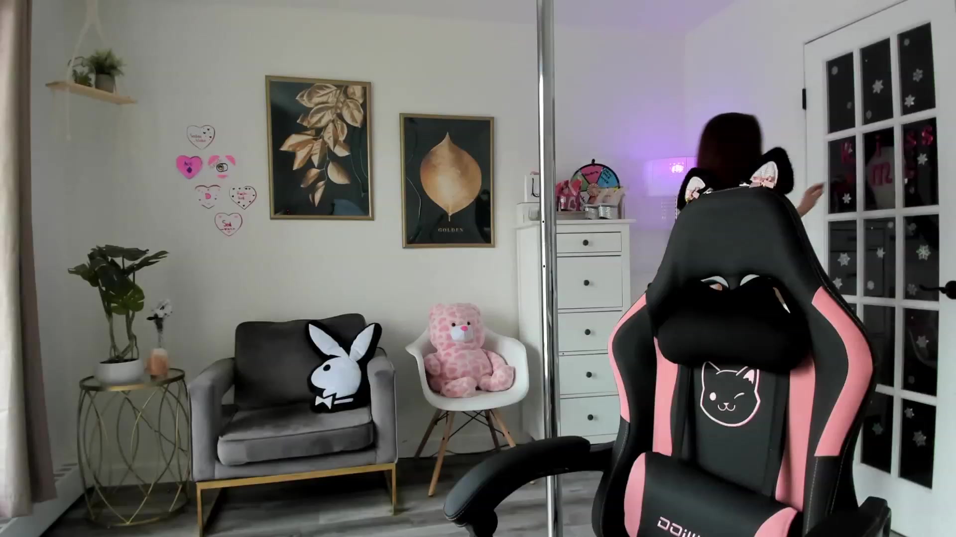 Gallery image thumbnail from josieeblakee's myfreecams stream on, 02/21/2024, 17:06 image 1 of 20