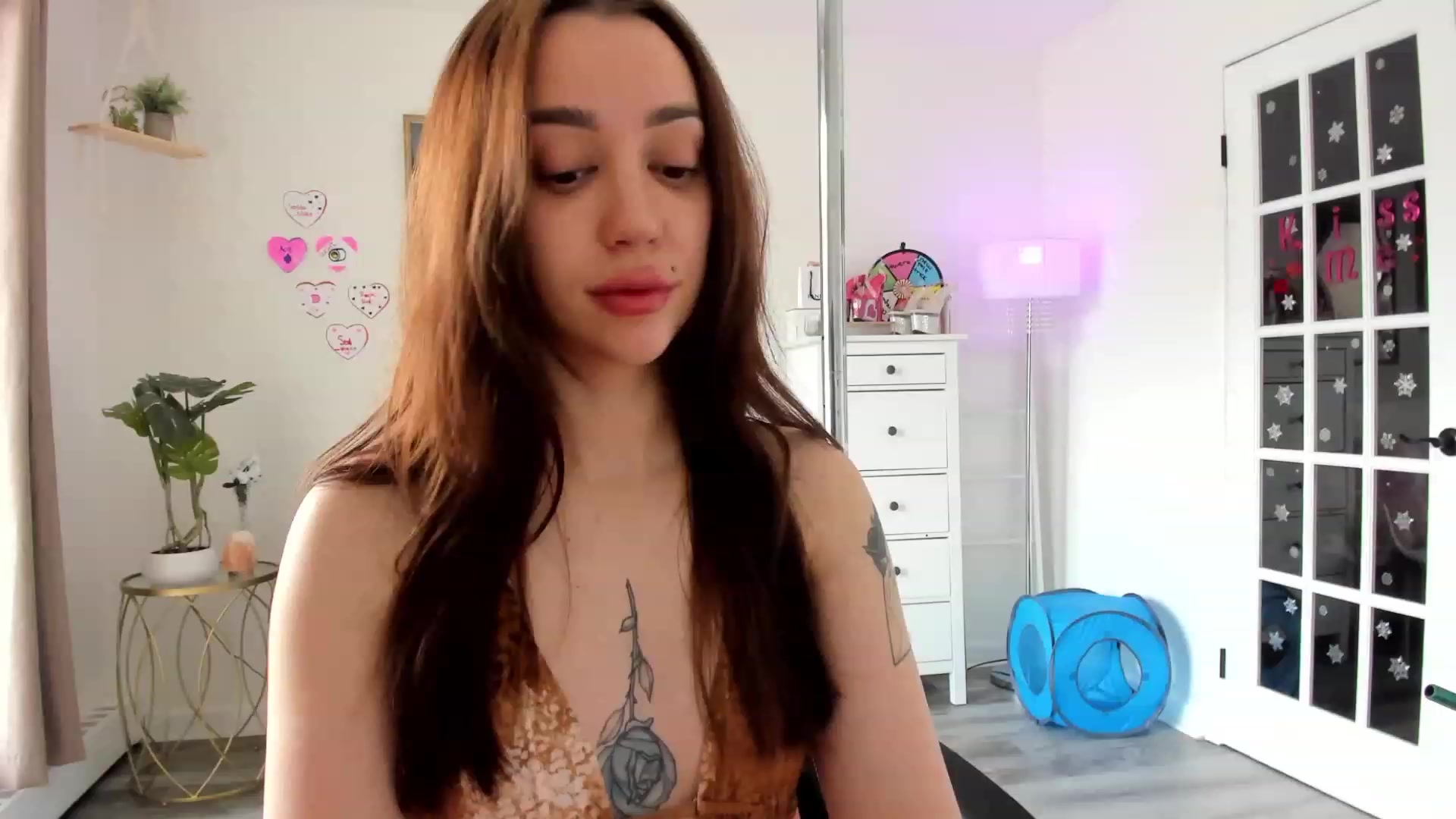 Gallery image thumbnail from josieeblakee's myfreecams stream on, 02/21/2024, 17:06 image 10 of 20
